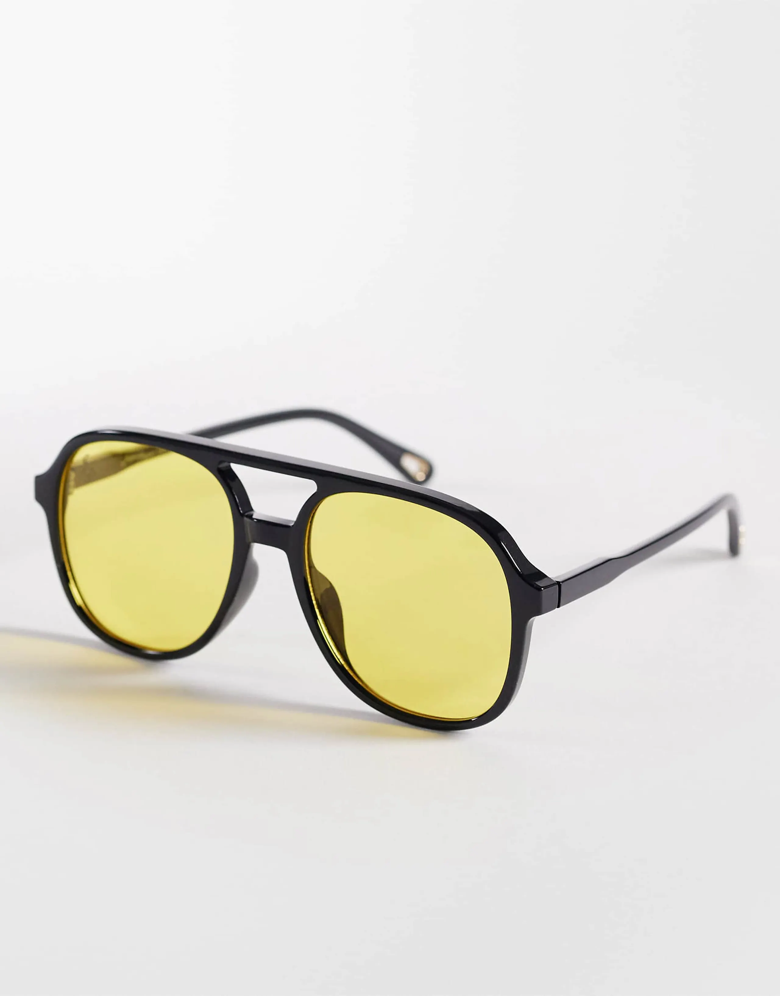 Jeepers Peepers aviator sunglasses in black with yellow lens