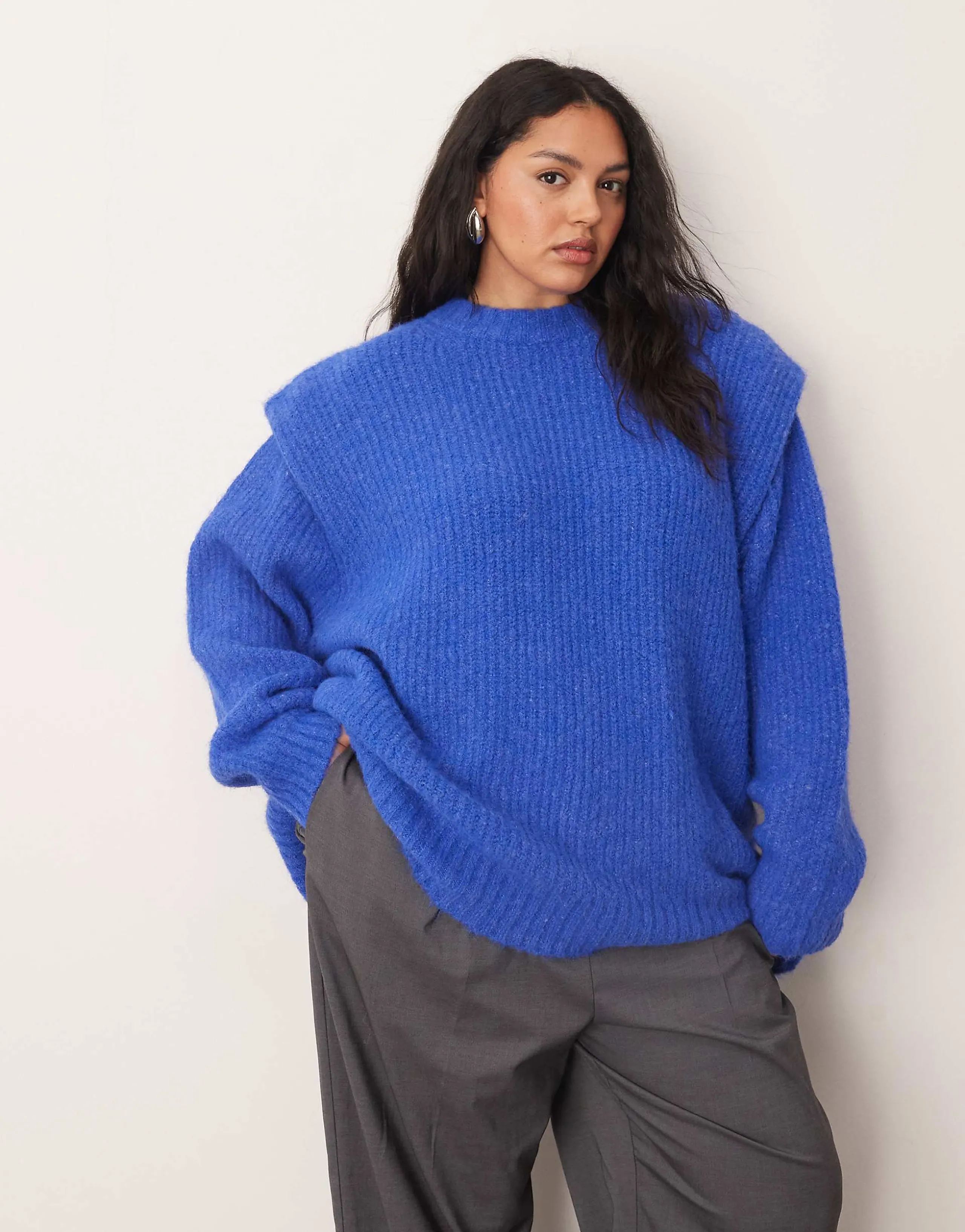 ARRANGE Curve ribbed knit shoulder pad sweater in cobalt blue