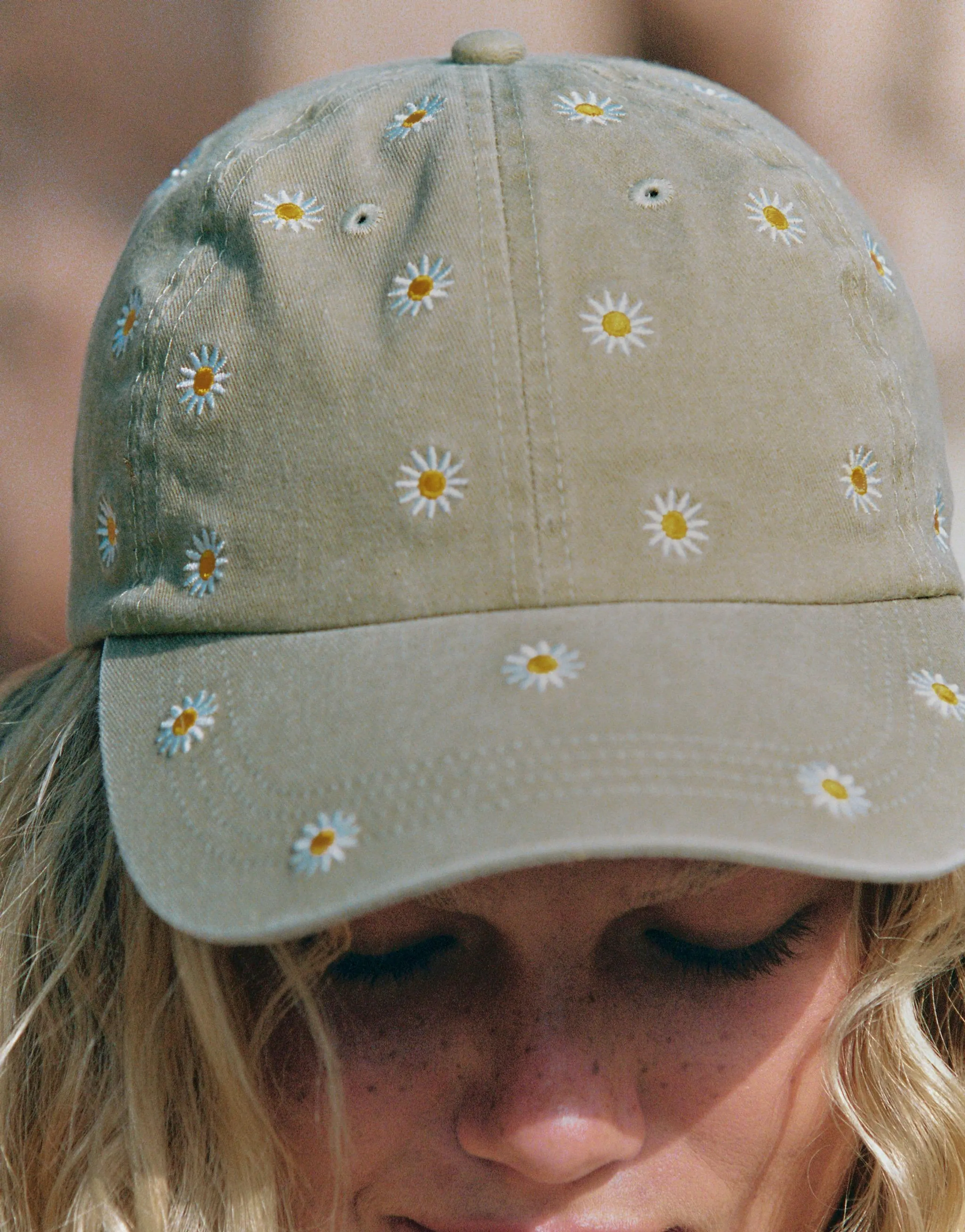 FLORAL EMBROIDERY TWILL CAP