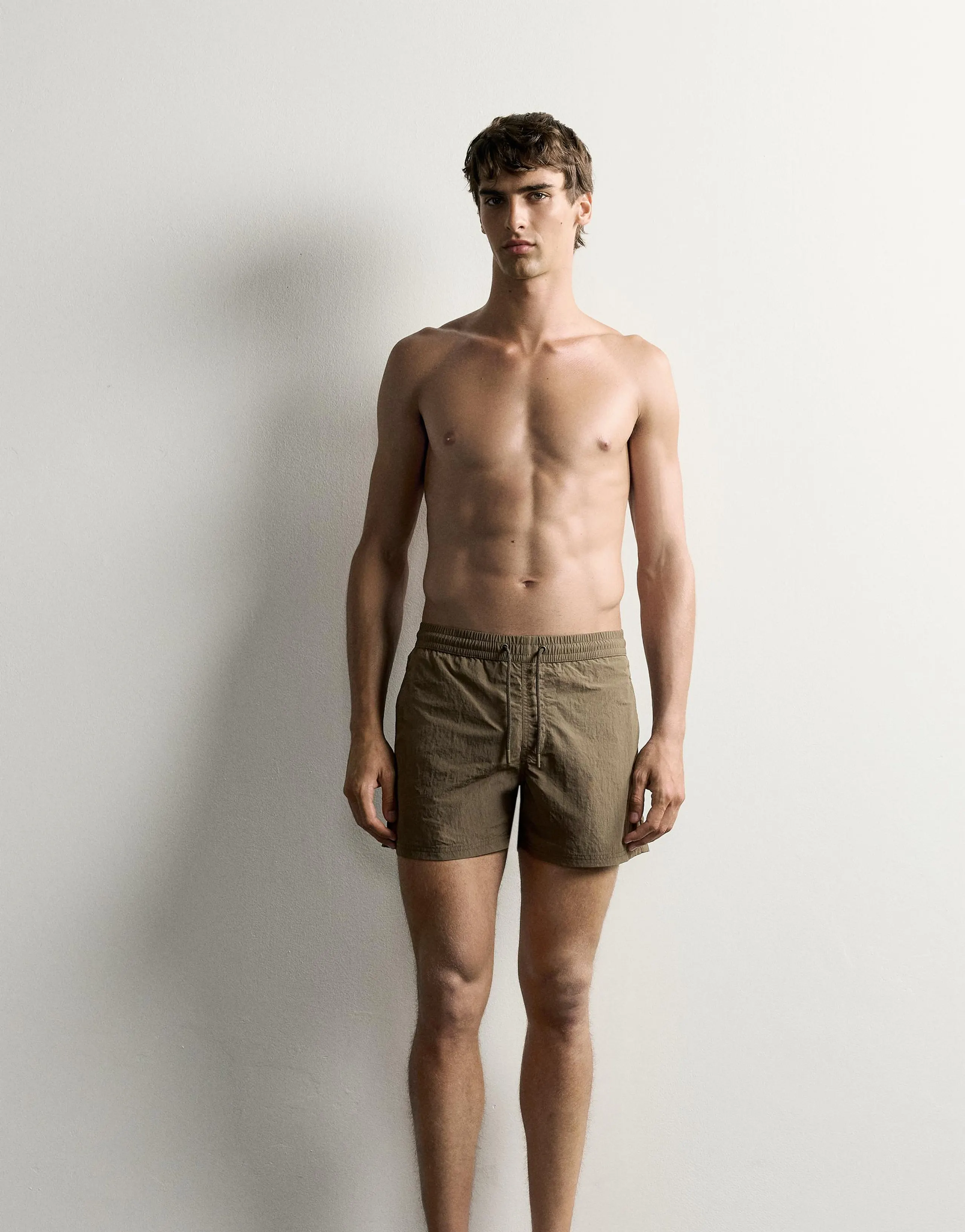 BASIC MID-LENGTH SWIMMING TRUNKS