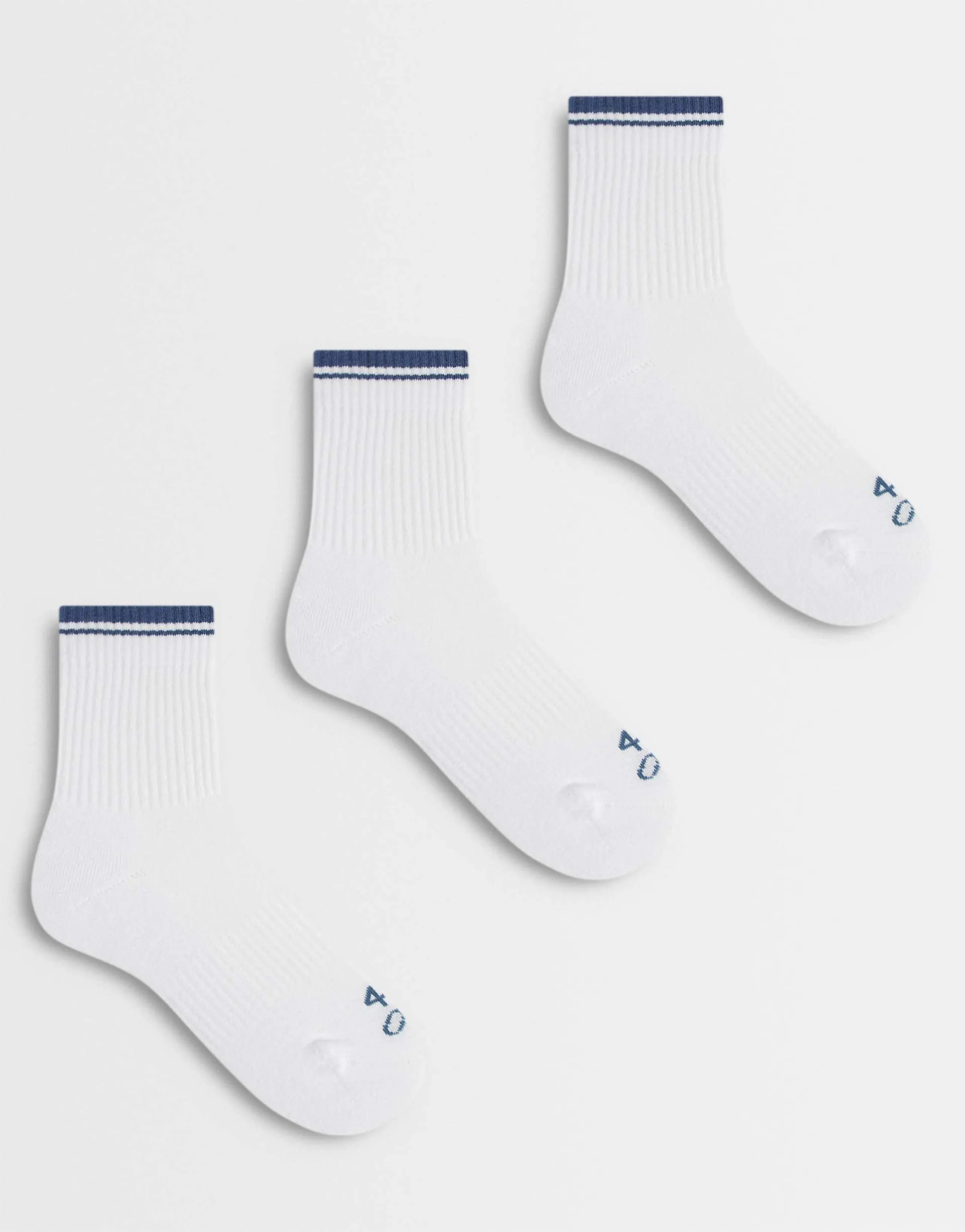 4505 stripe edge 3 pack sock with arch support in white with baltic blue stripes