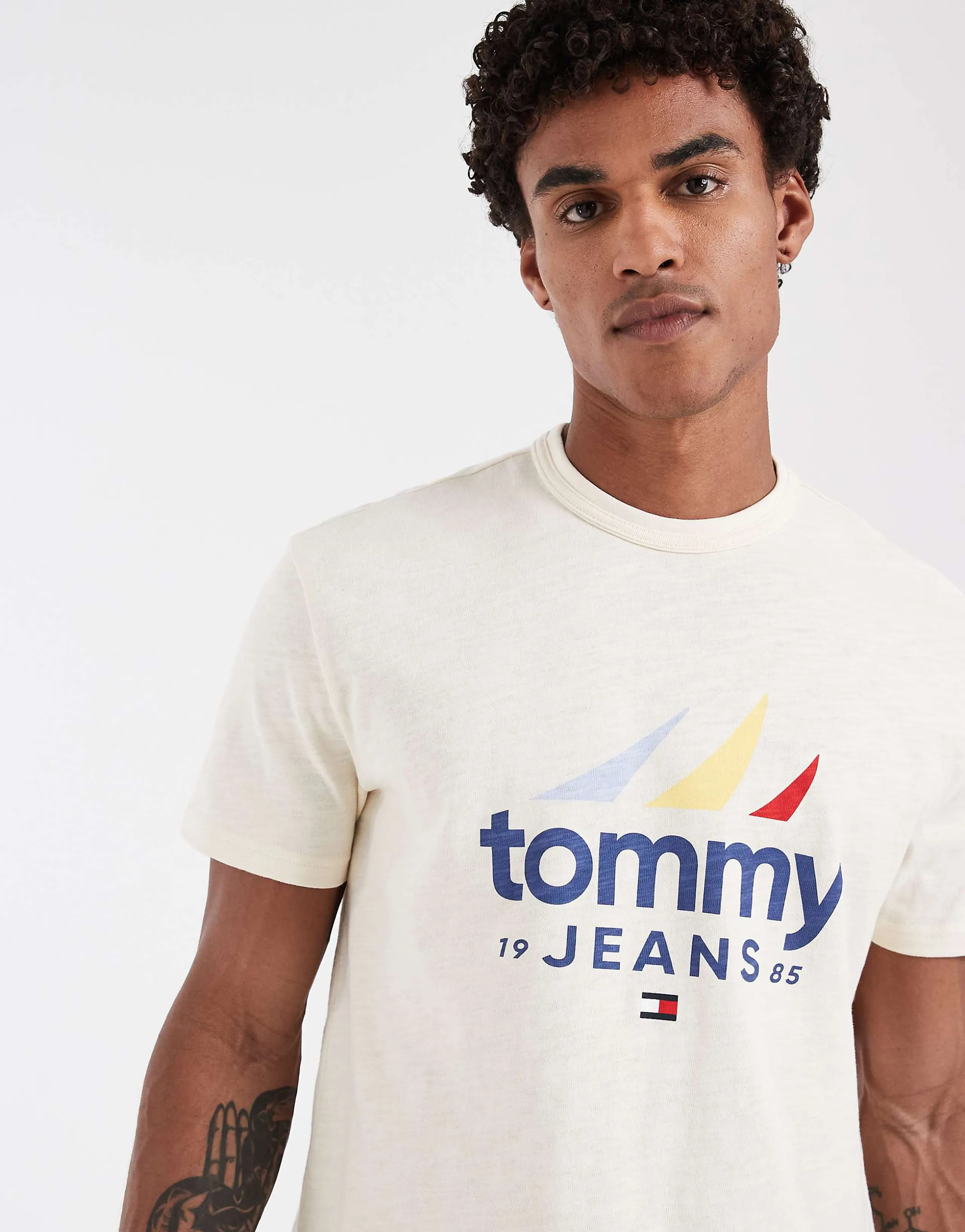 Tommy Jeans sailing logo T-shirt in beige