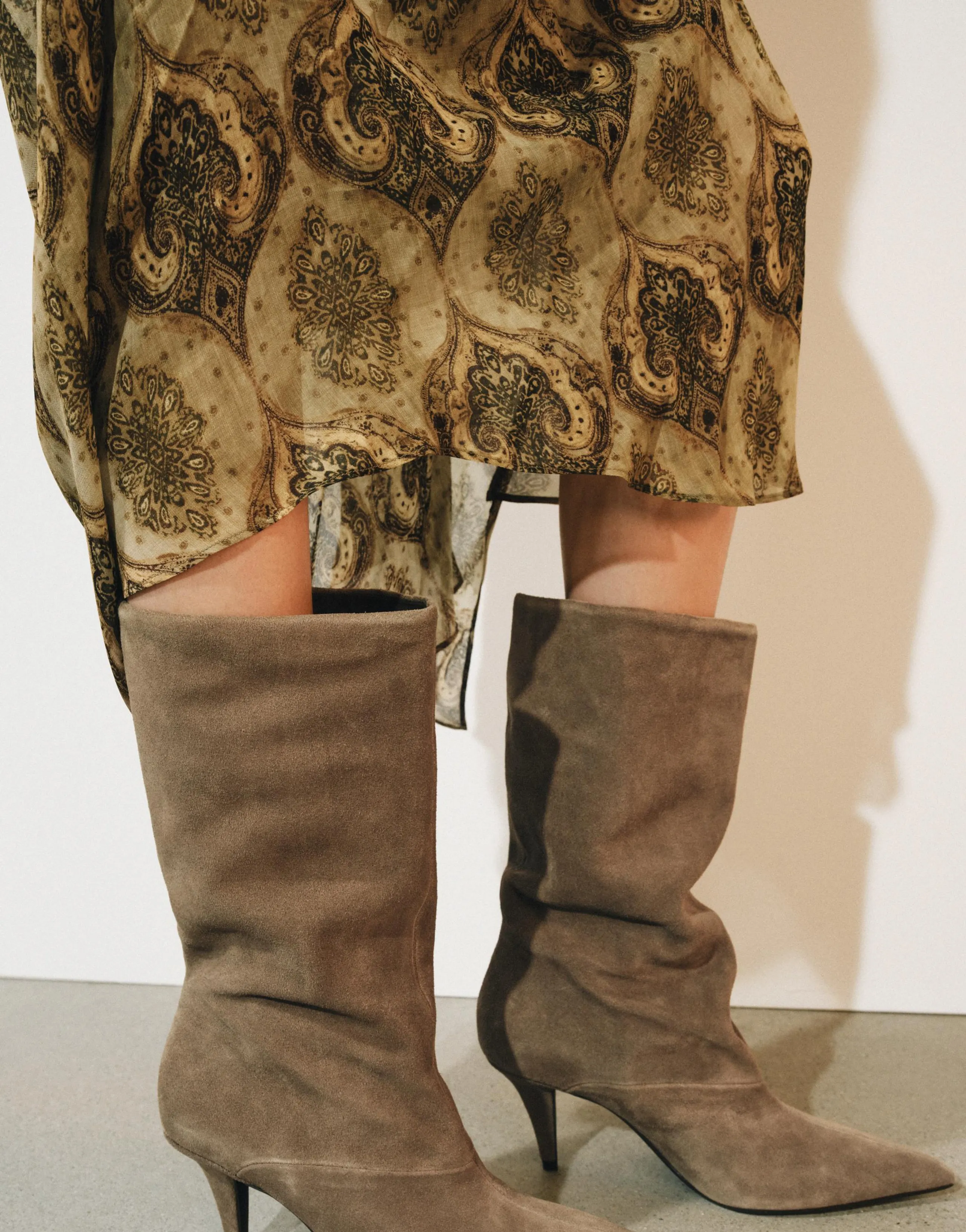 GATHERED SPLIT SUEDE HEELED BOOTS