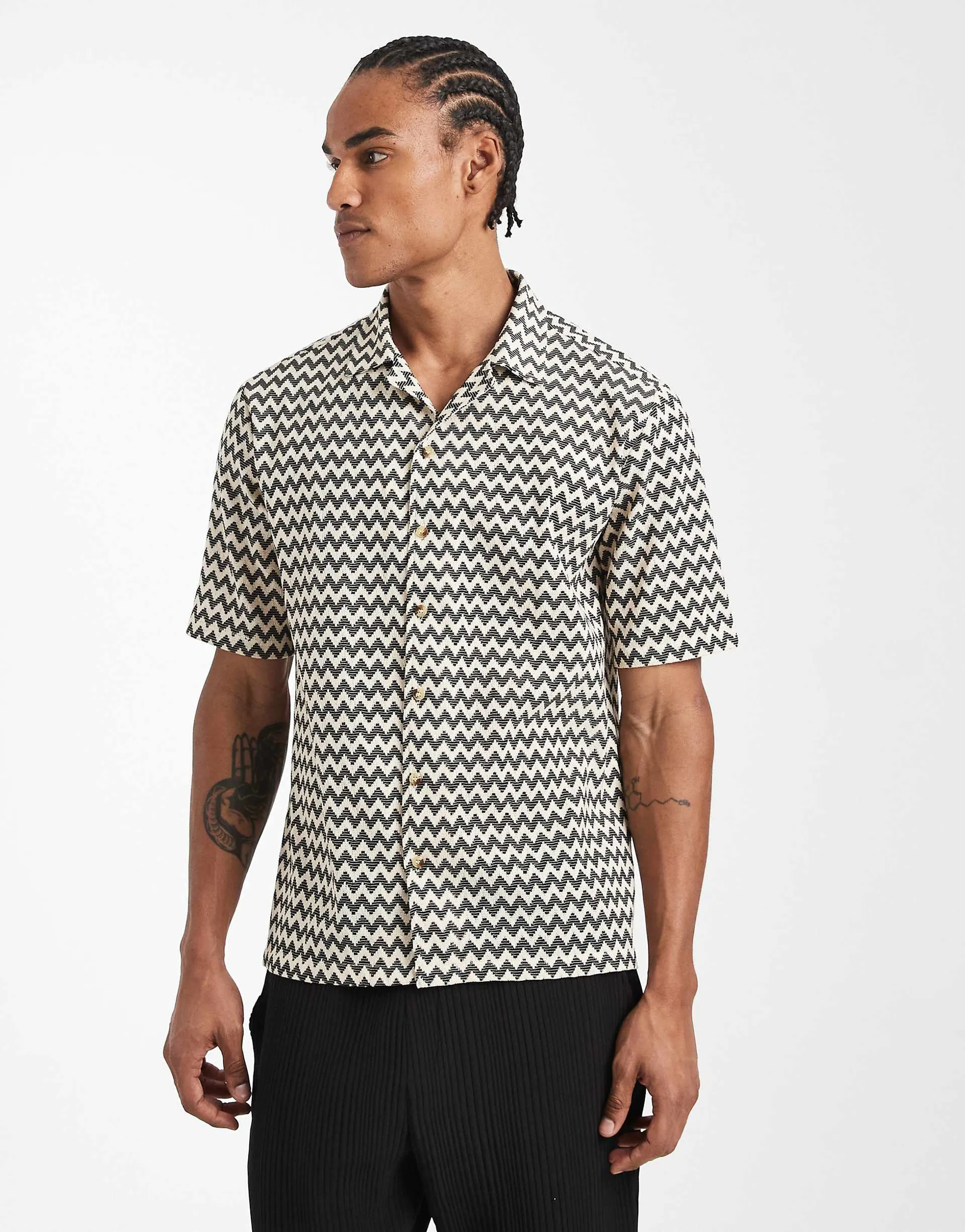 Sol Beach beach shirt in black chevron