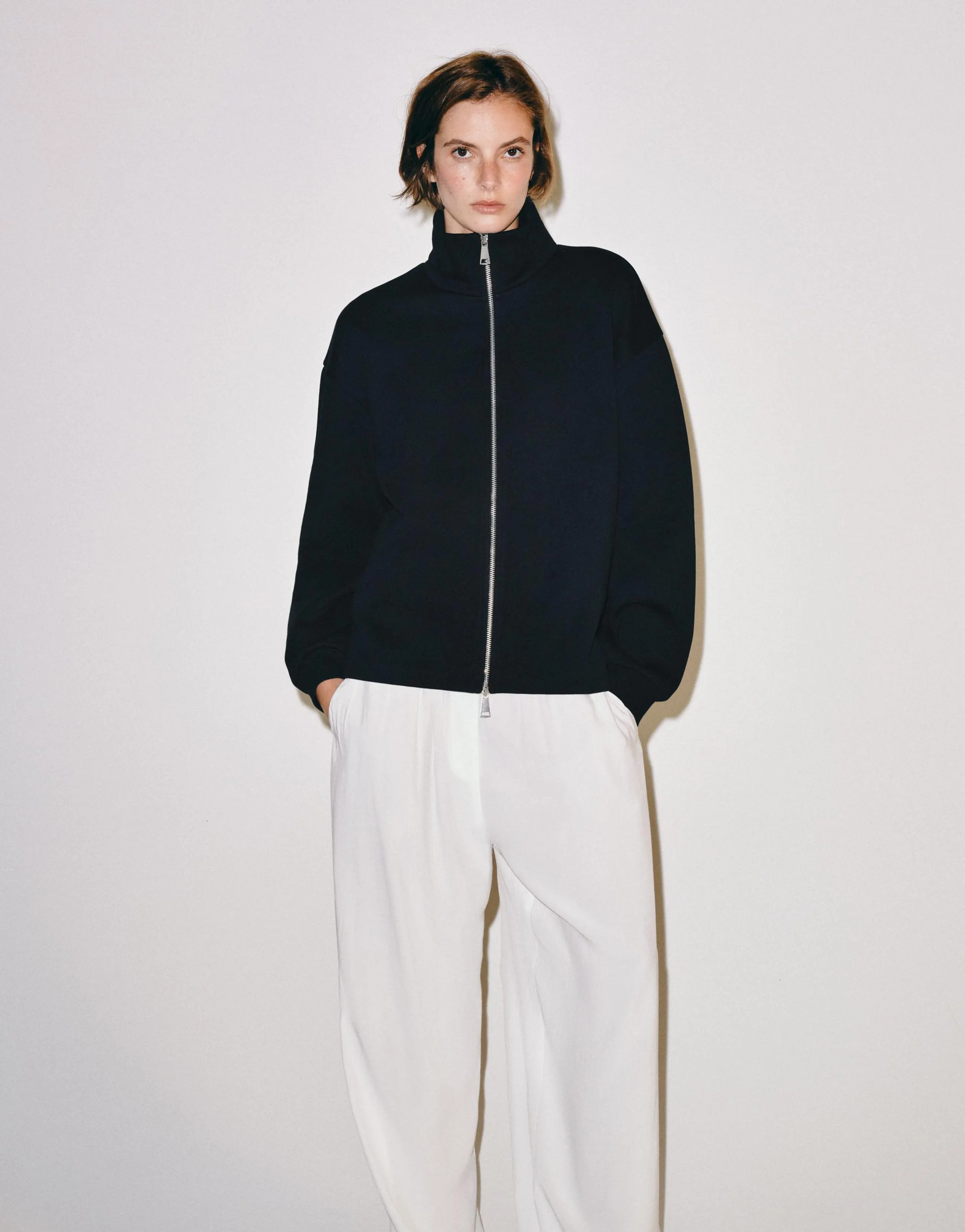 ZIP-UP SWEATSHIRT