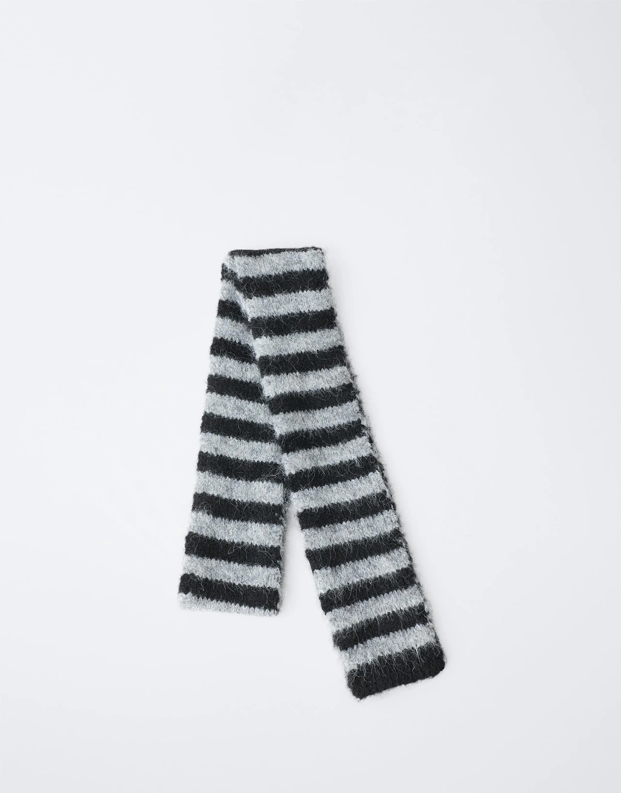 FINE STRIPED SCARF
