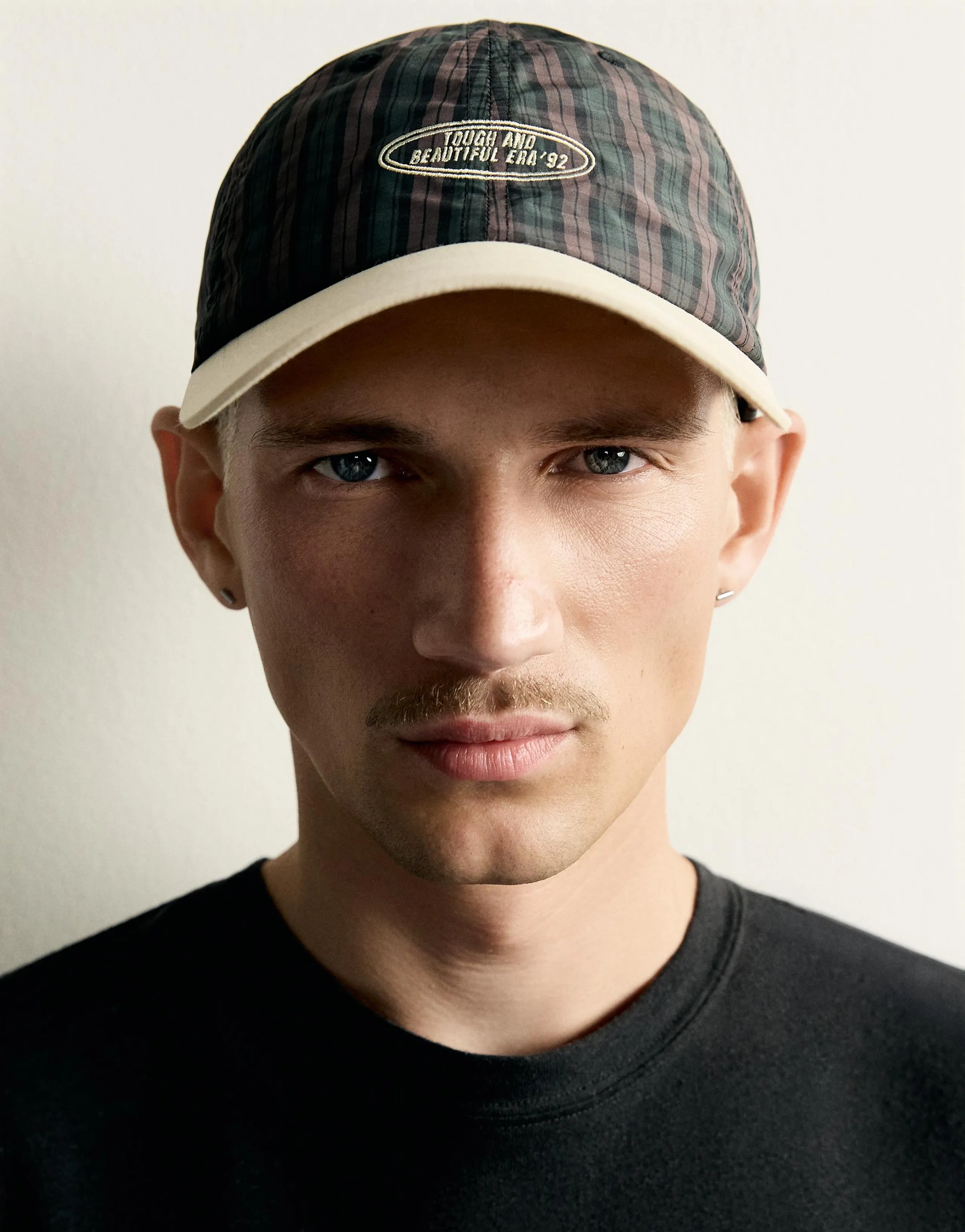 CHECKED CAP WITH EMBROIDERED SLOGAN