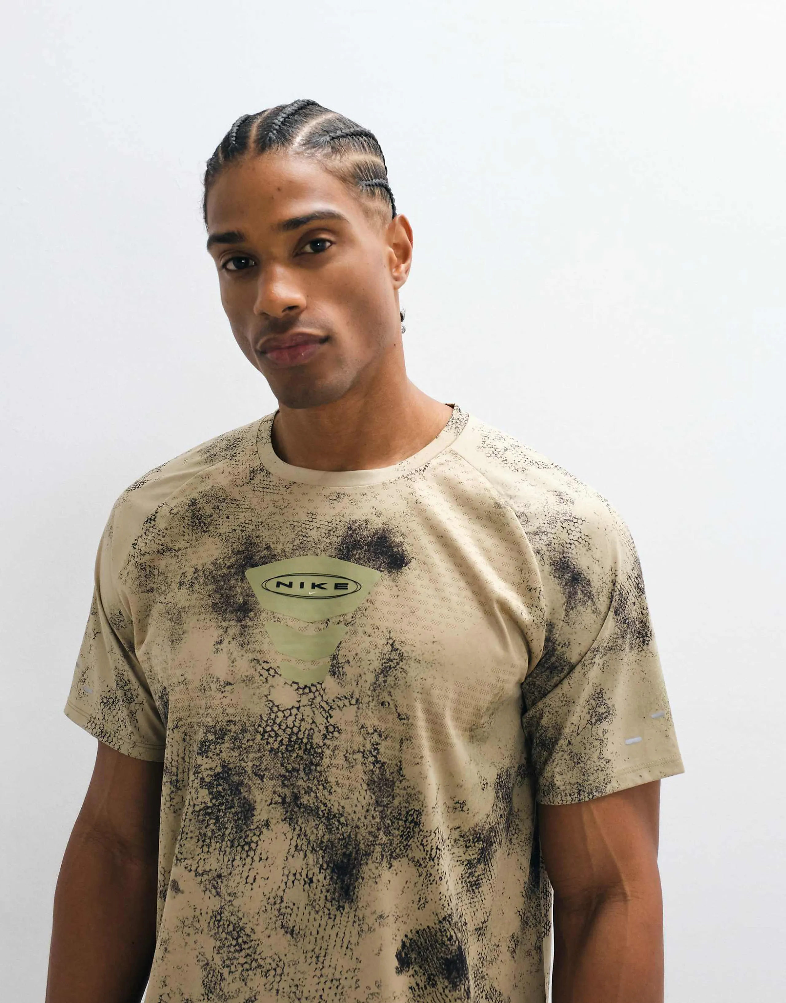 Nike Running Strides T-shirt in brown 