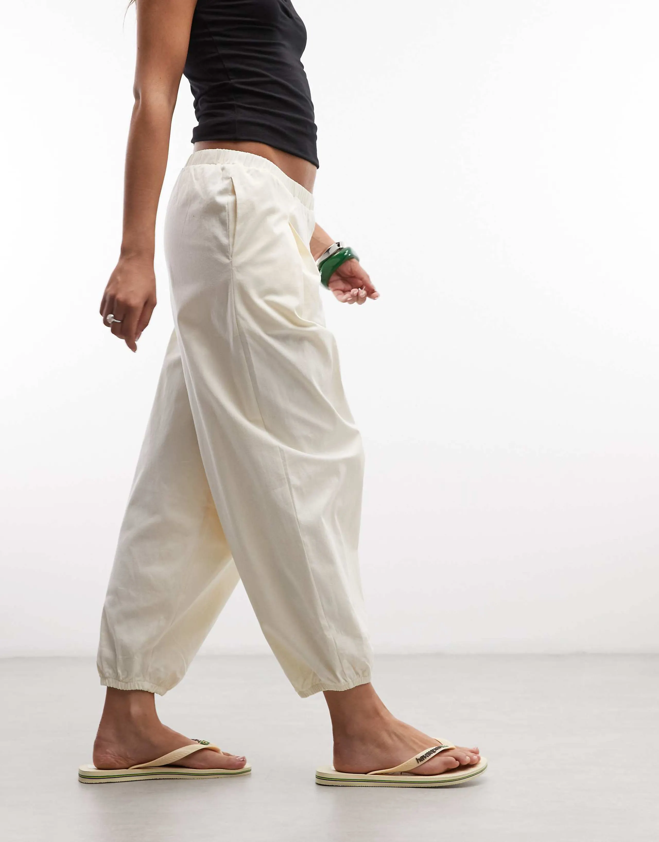 Reclaimed Vintage poplin bloomer 3/4 length pants in cream