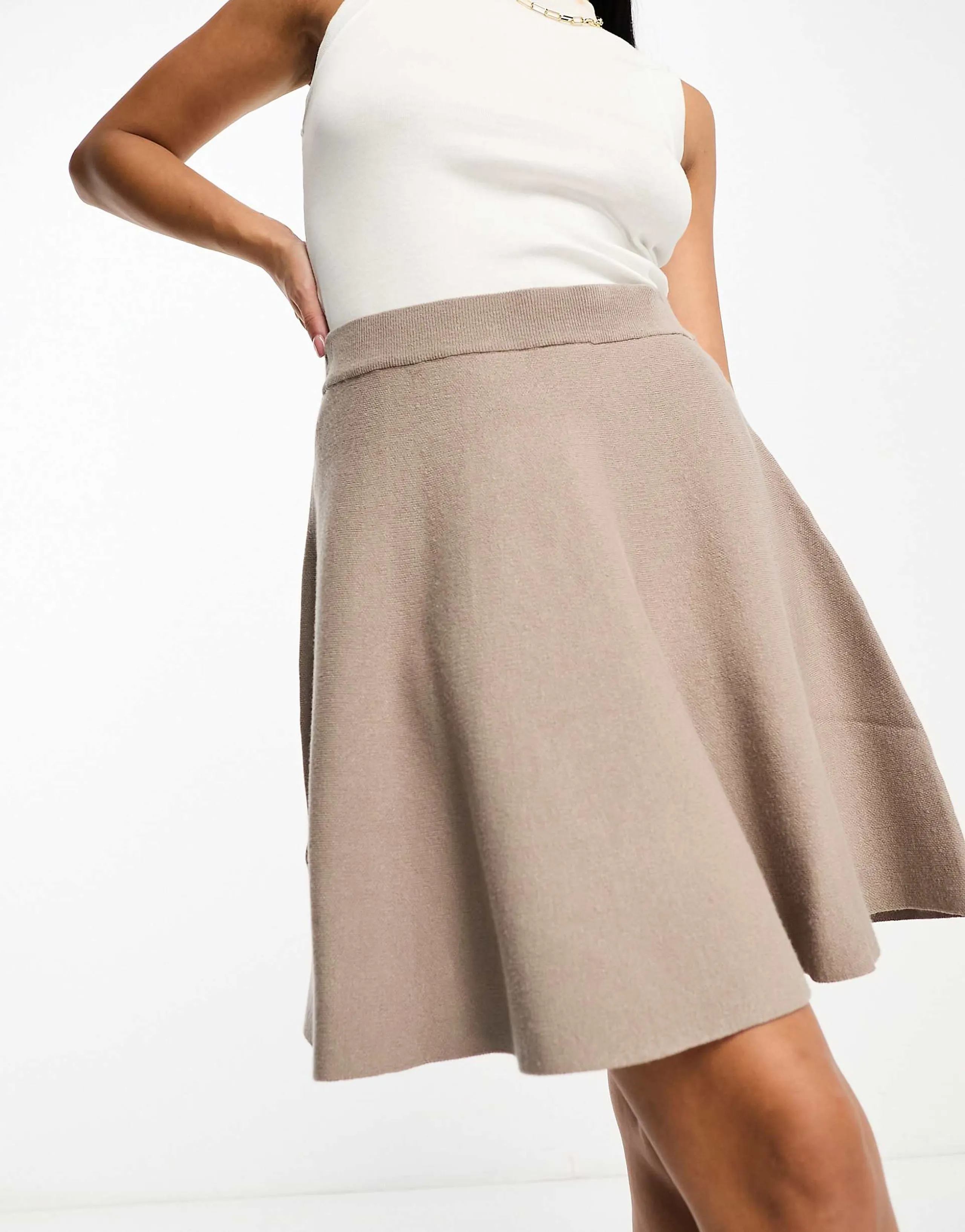 YAS flare knitted mini skirt in mushroom