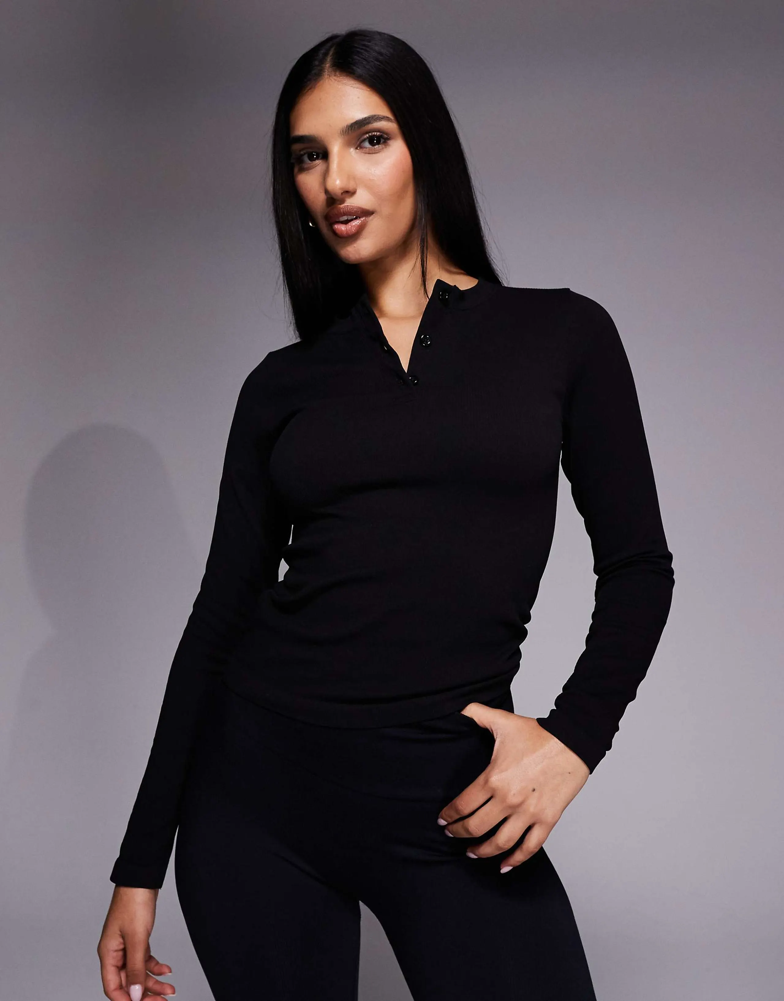 4505 seamless rib knit quick dry long sleeve henley layering top in black
