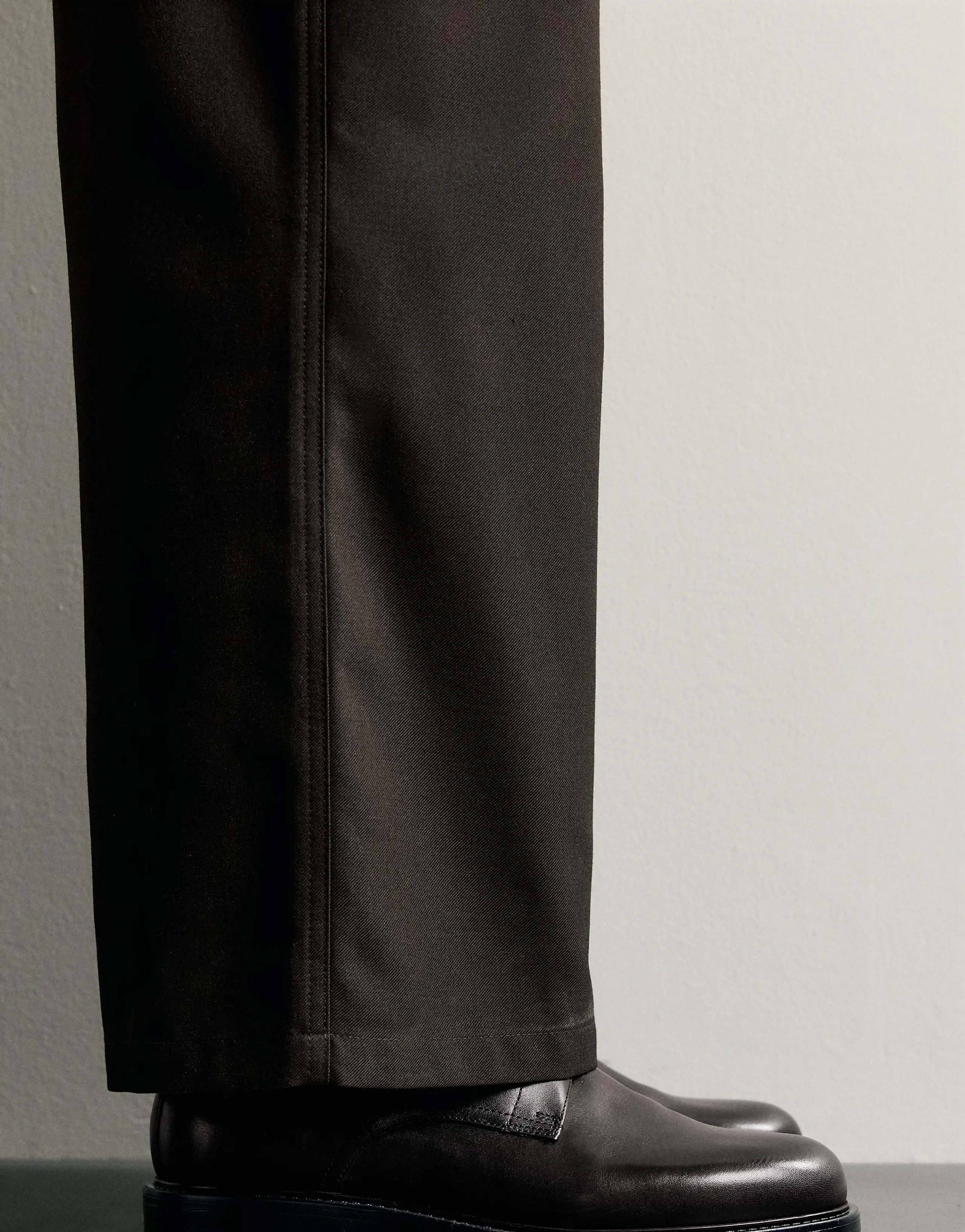 LEATHER SHOES