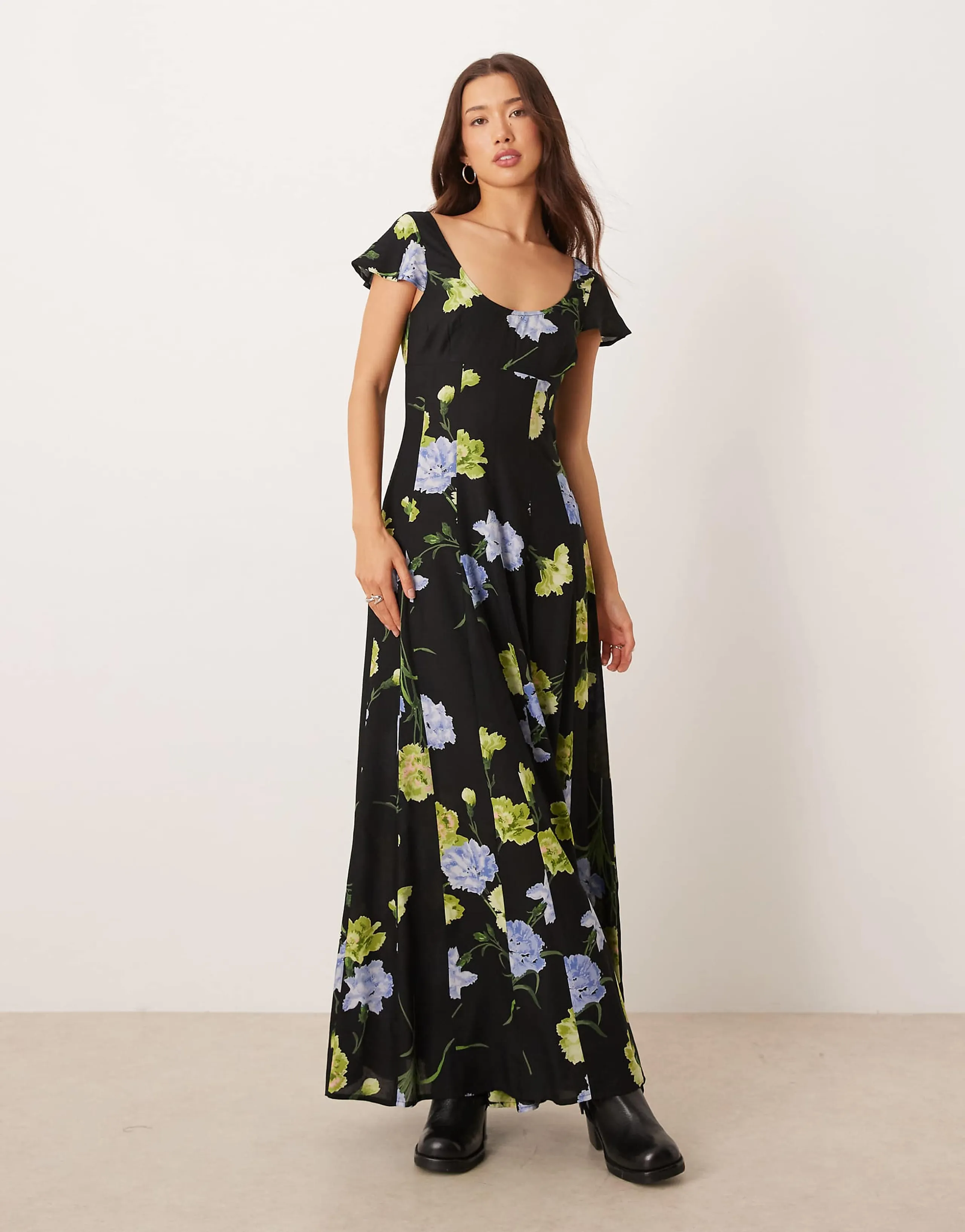 ASOS DESIGN scoop neck short sleeve maxi dress with godets in floral print