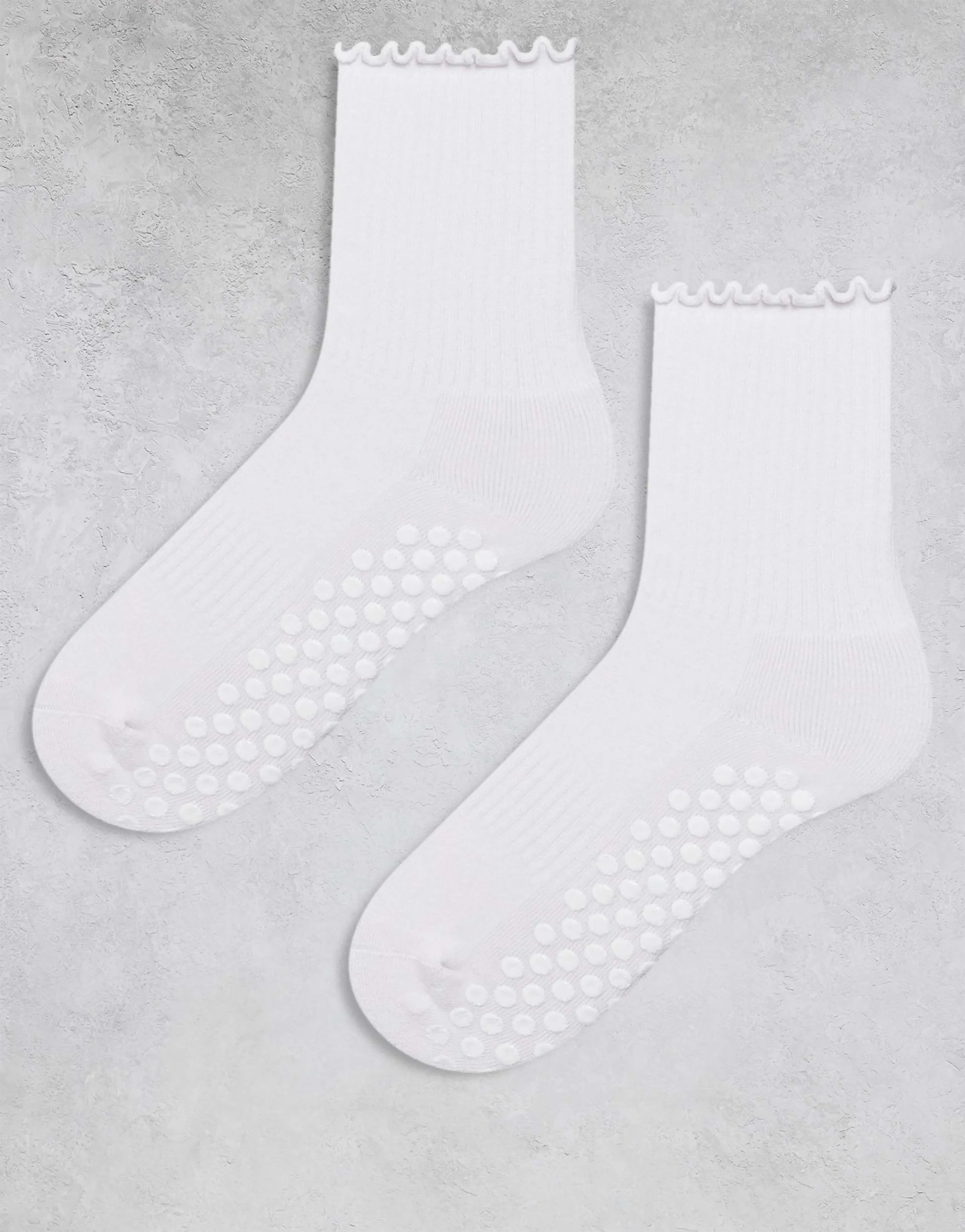 4505 2 pack non-slip grip lettuce edge Pilates crew socks in white