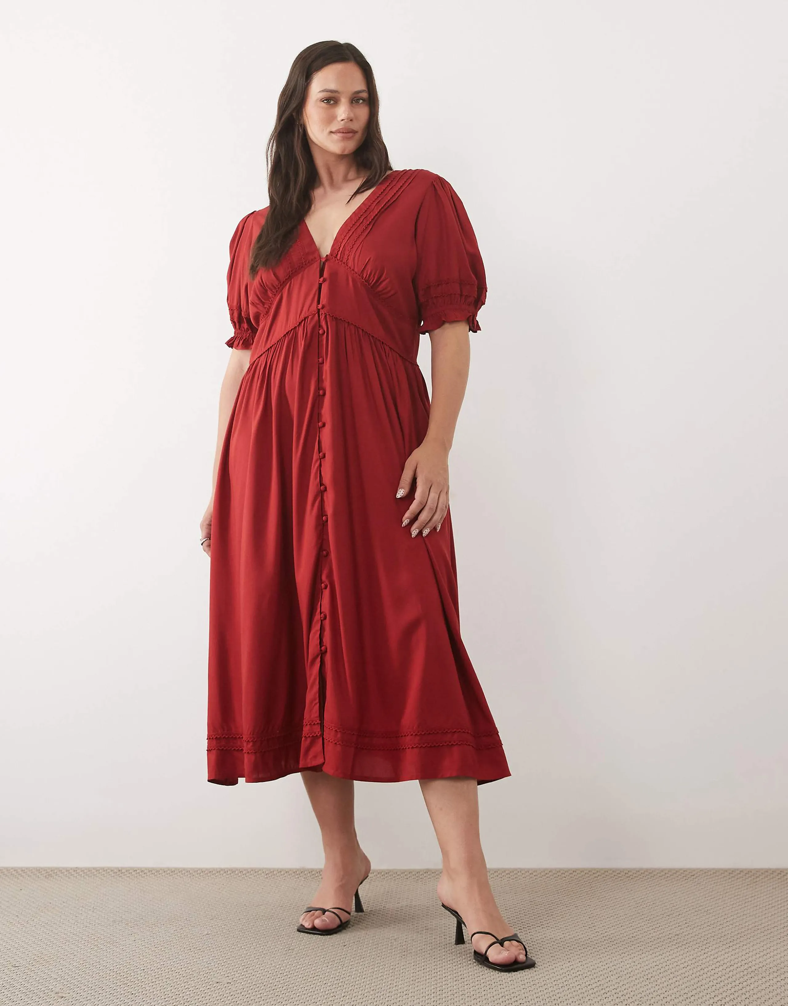 Nobody's Child Plus button front v-neck puff sleeve midi dress in red