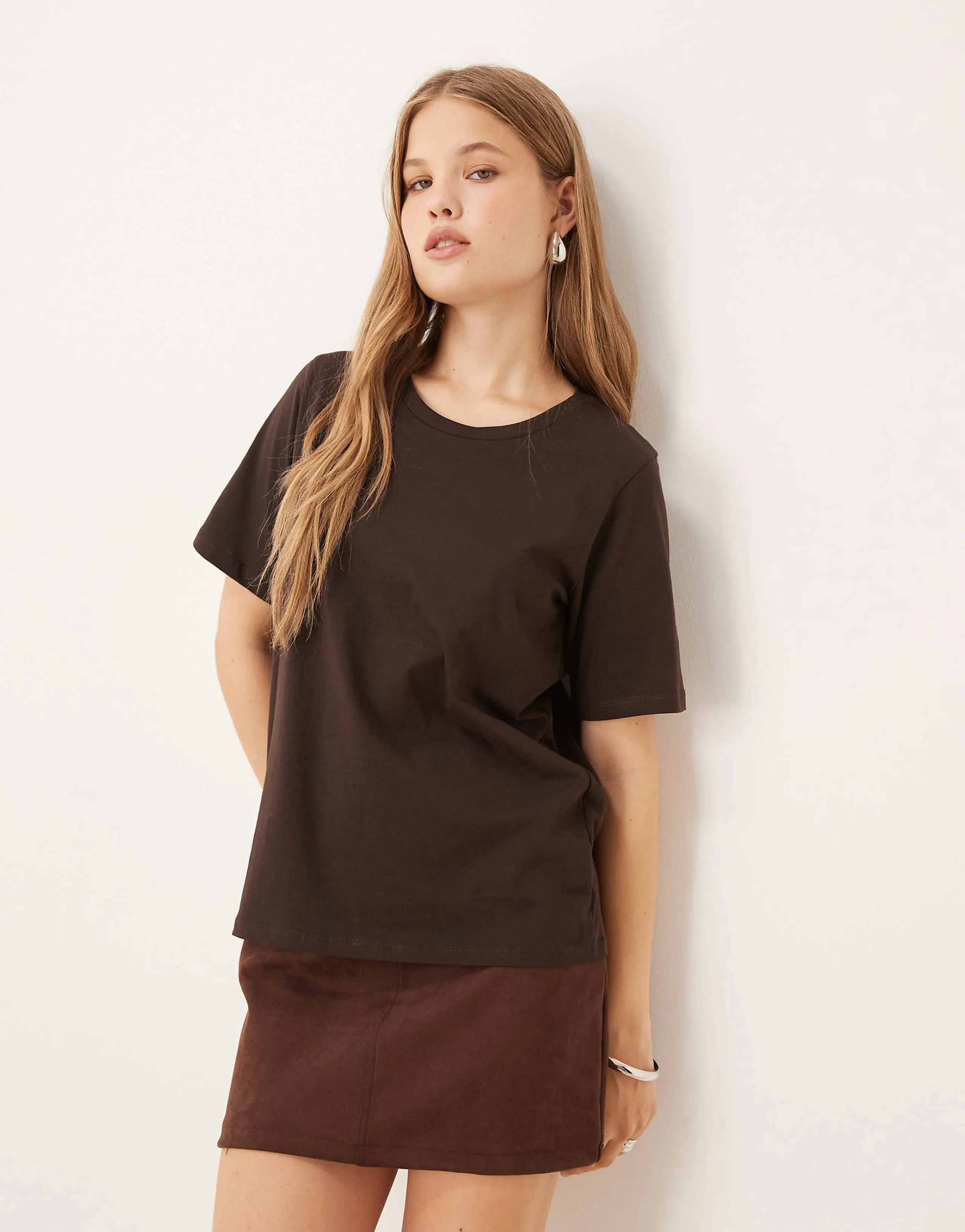 JDY T-shirt in dark brown