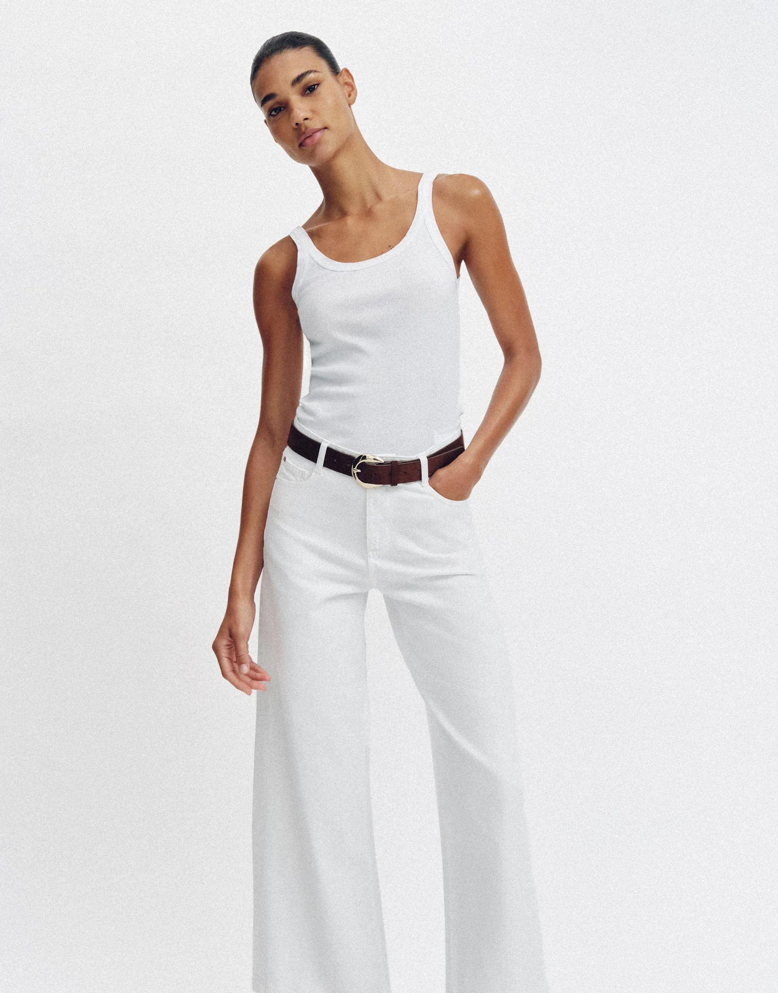 HIGH-WAIST WIDE-LEG CROPPED BELTED JEANS