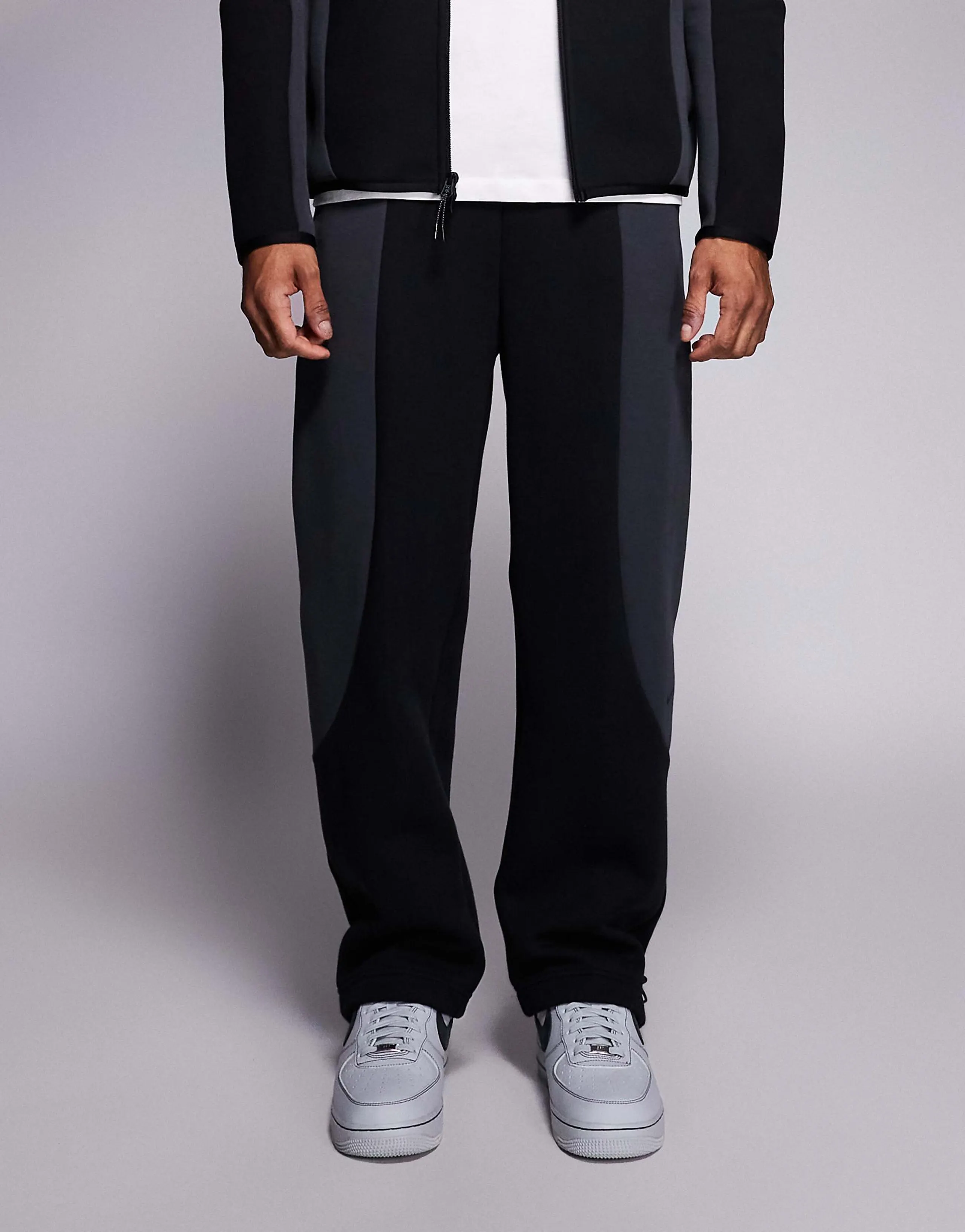 Nike Tech Fleece Pro sweatpants in black and gray