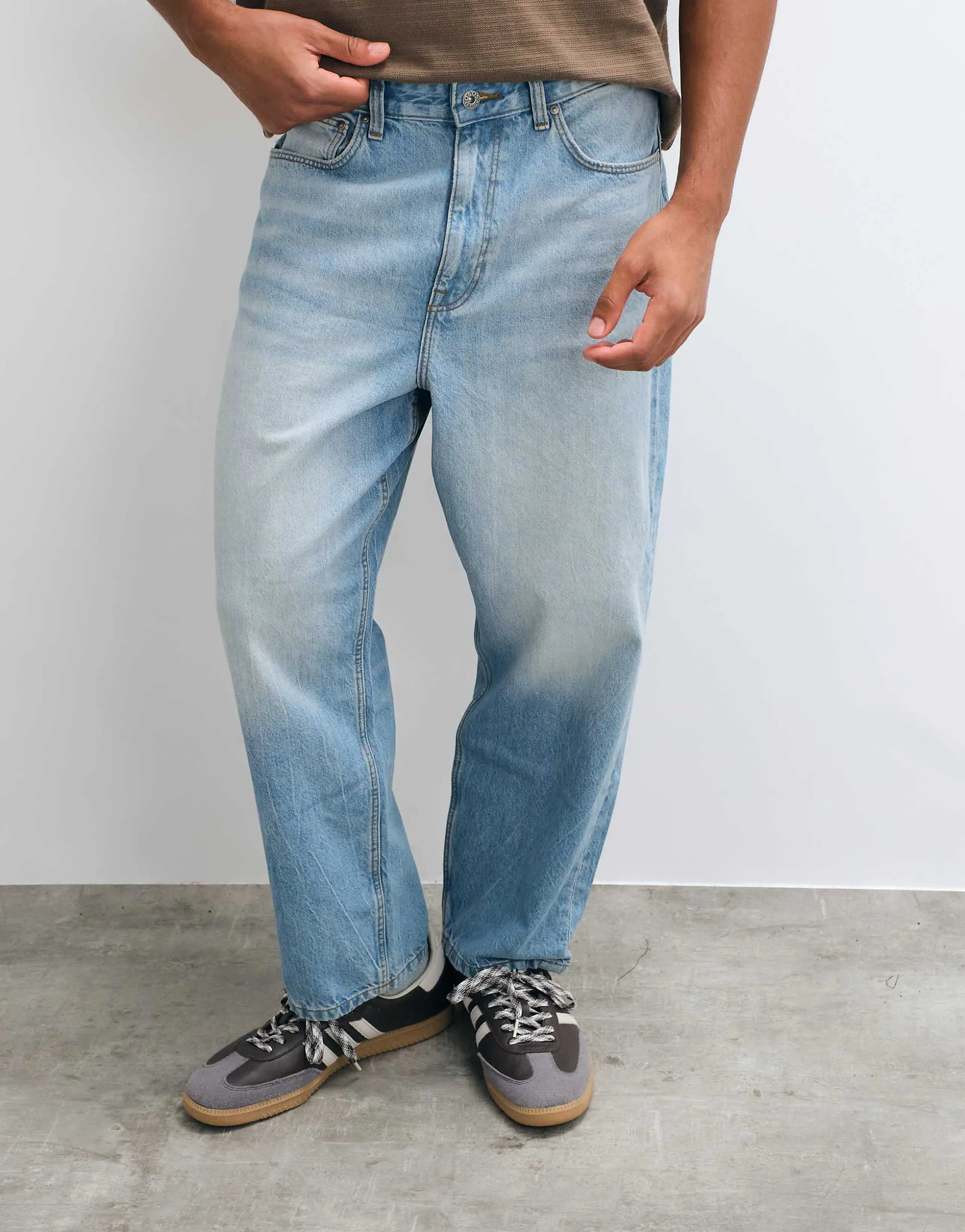 ASOS DESIGN relaxed tapered jeans in vintage light wash blue