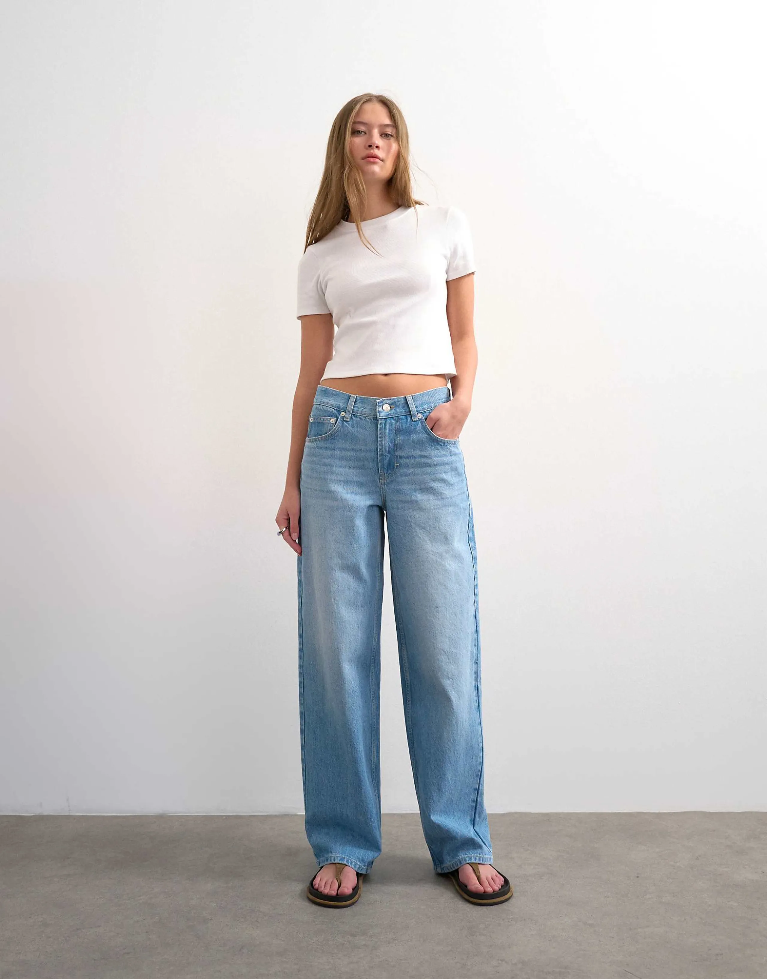 Topshop Cinch low rise relaxed jeans in bleach 