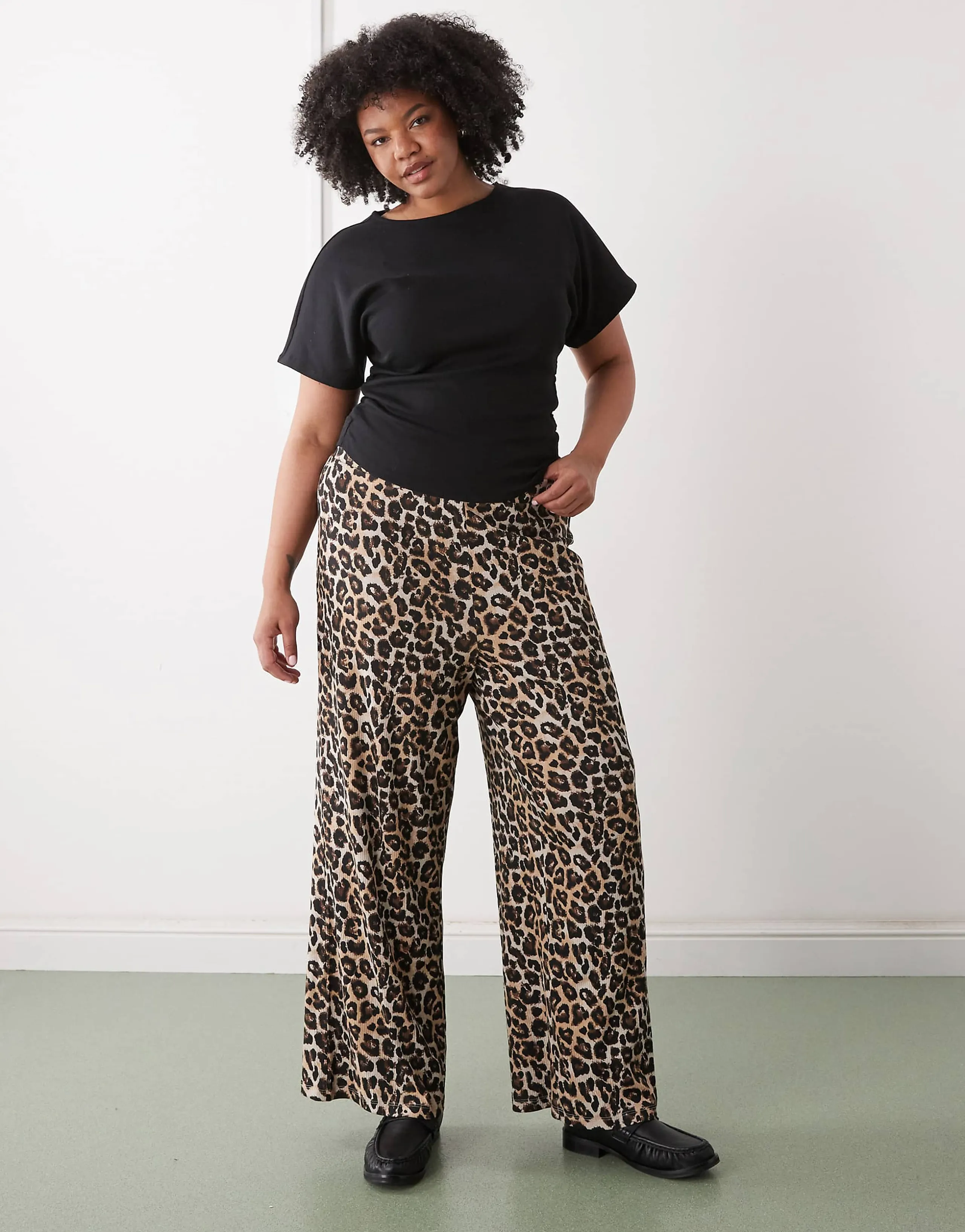 Noisy May Curve wide leg ribbed pants in leopard print