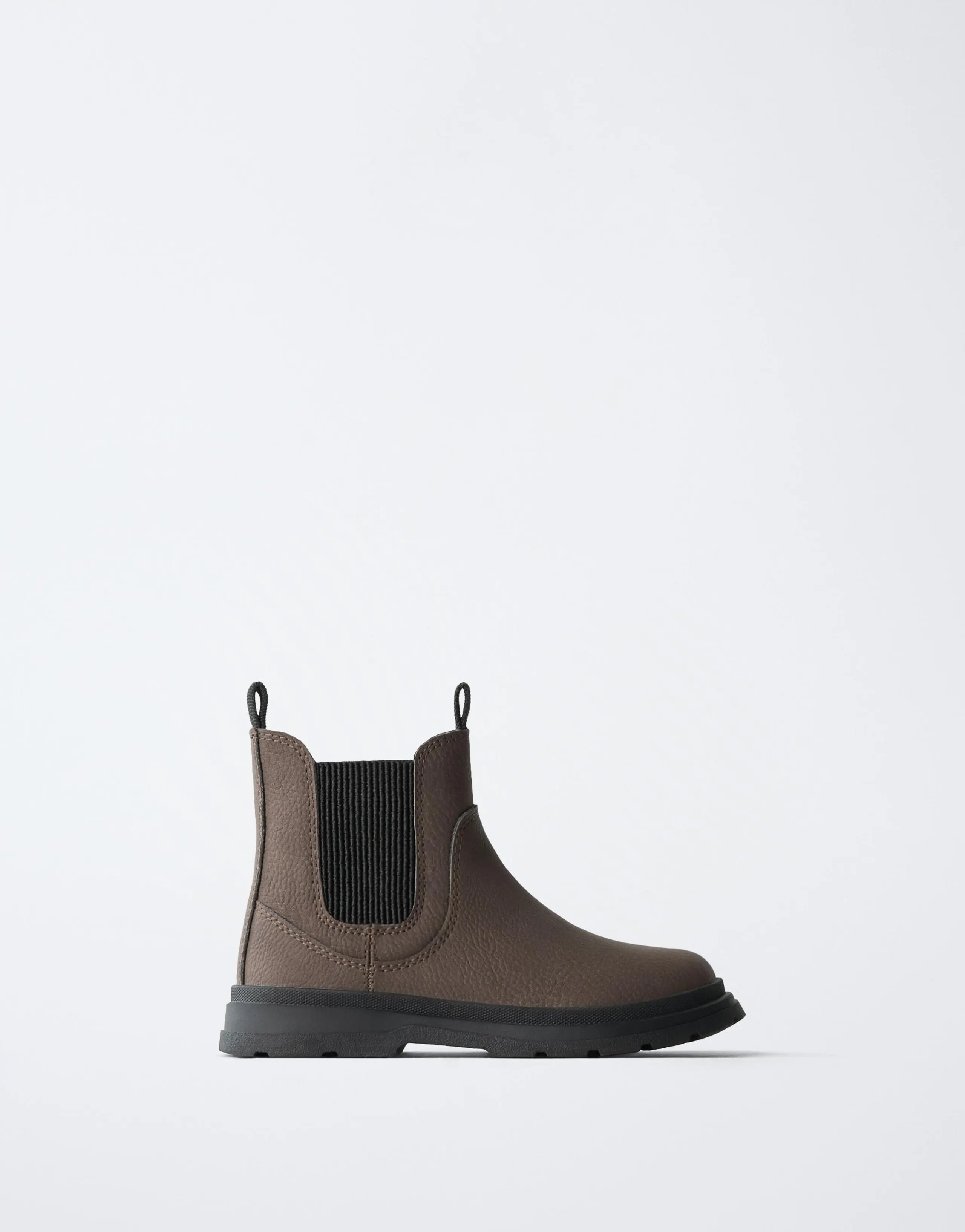 CHELSEA BOOTS