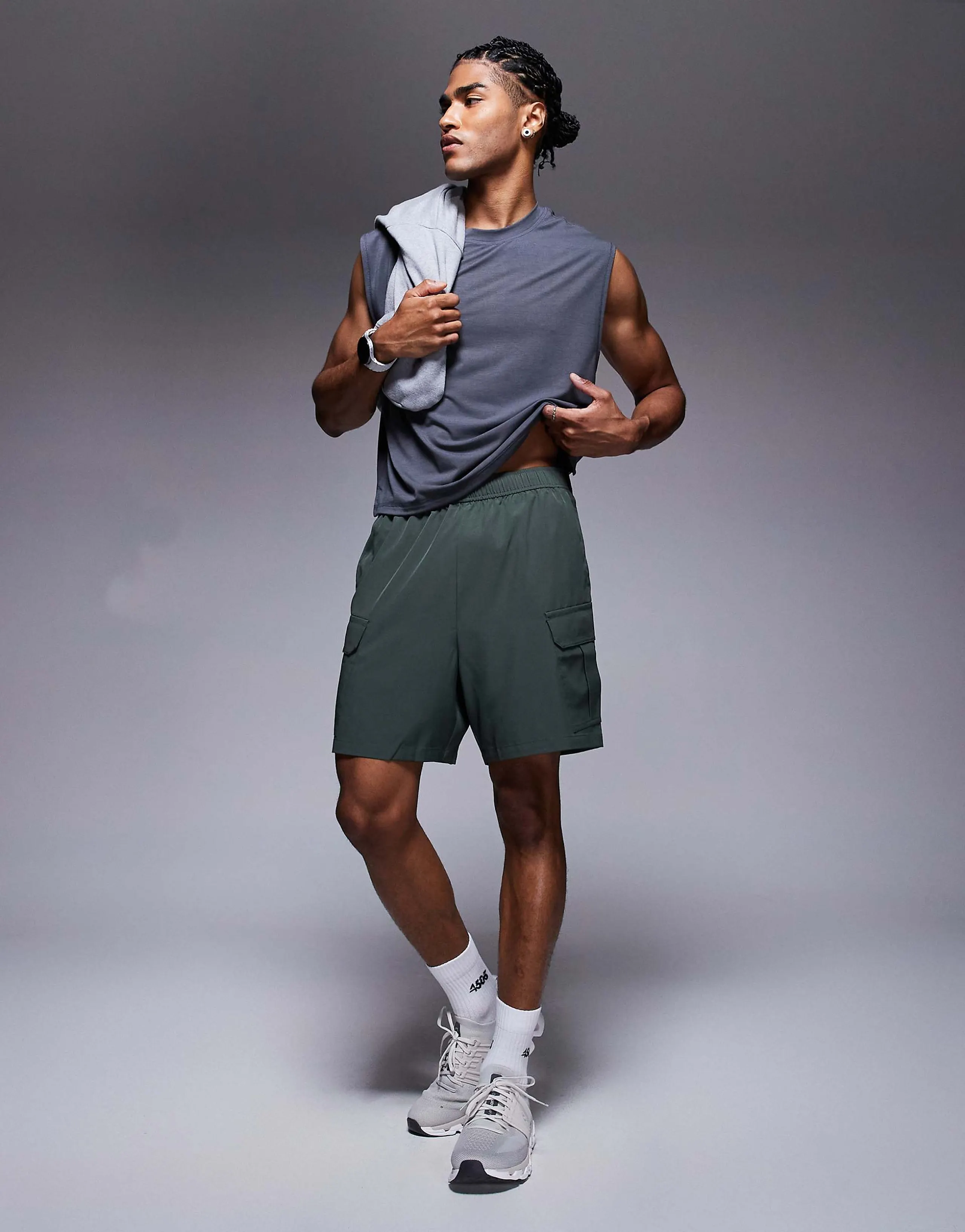 4505 Icon 7-inch quick dry training cargo shorts with zip pockets in deep khaki