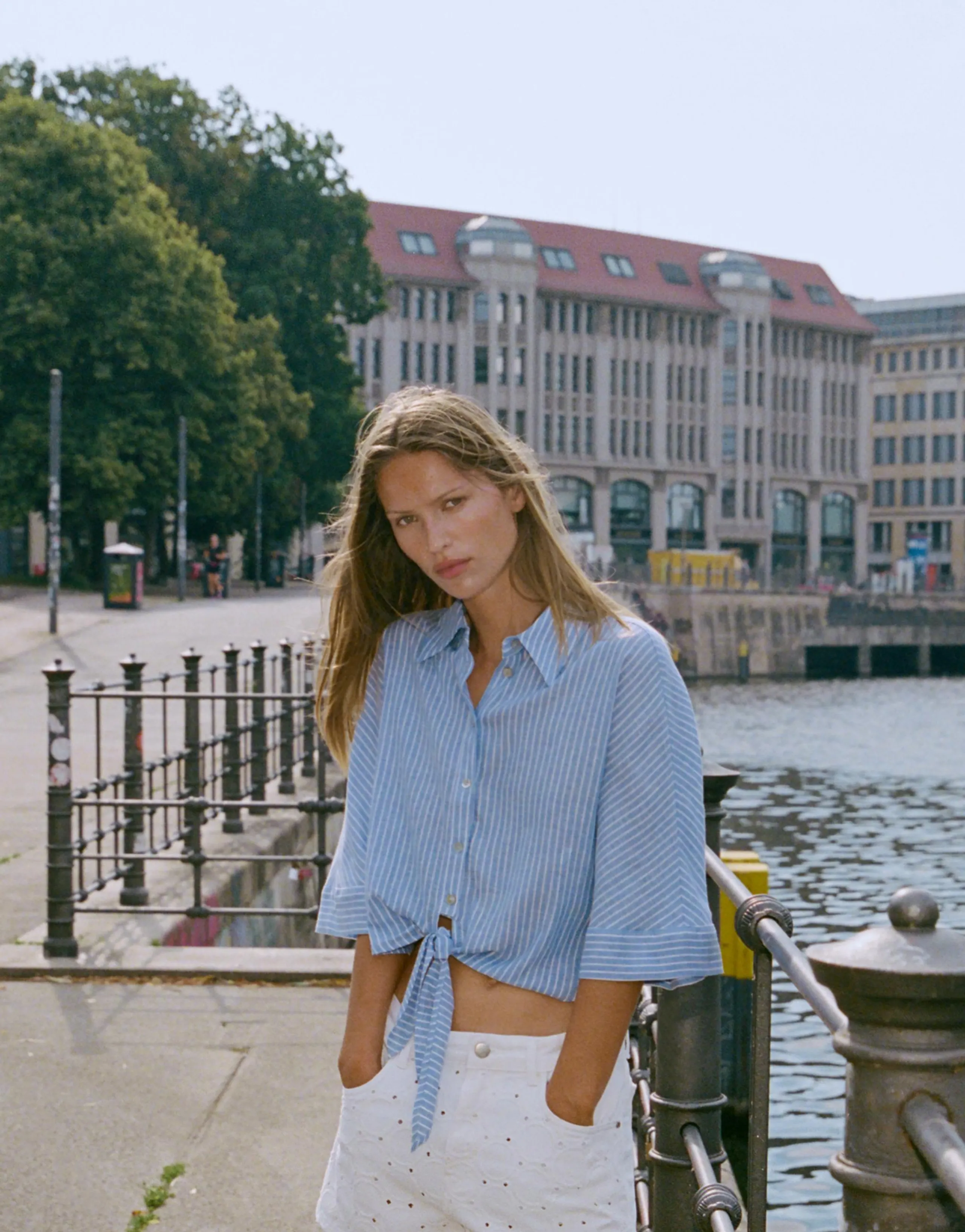 Z1975 MID-WAIST PERFORATED EMBROIDERED SHORTS