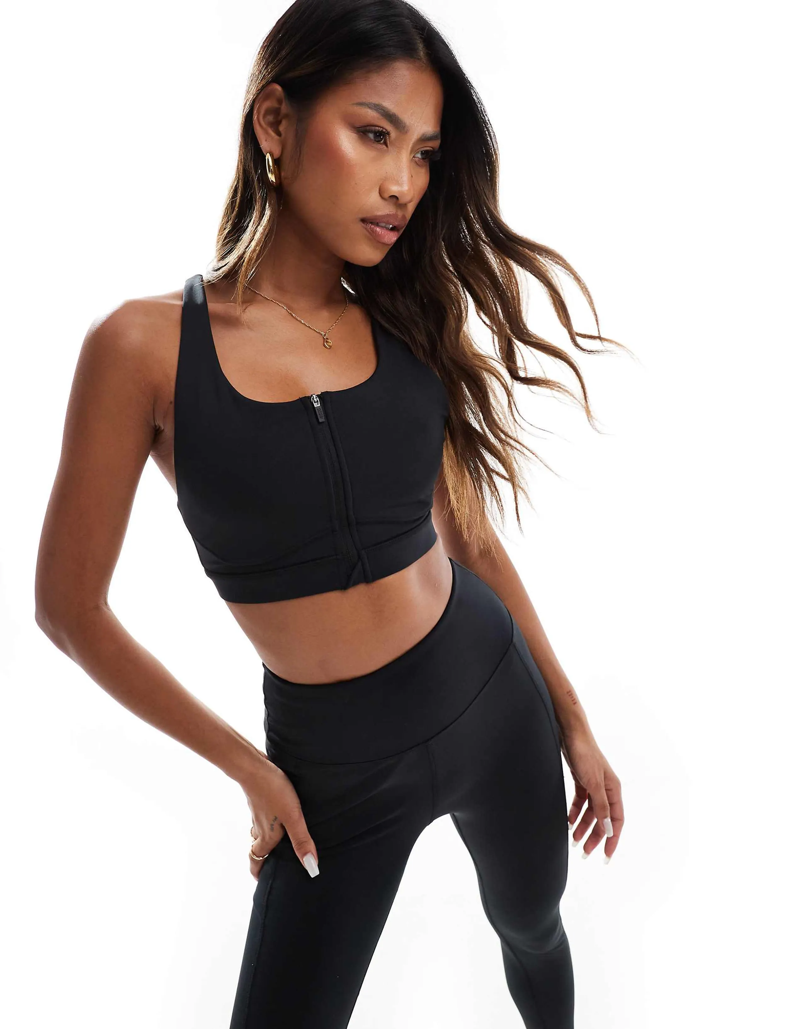 4505 Icon active high support sports bra with removable padding and adjustable straps in black