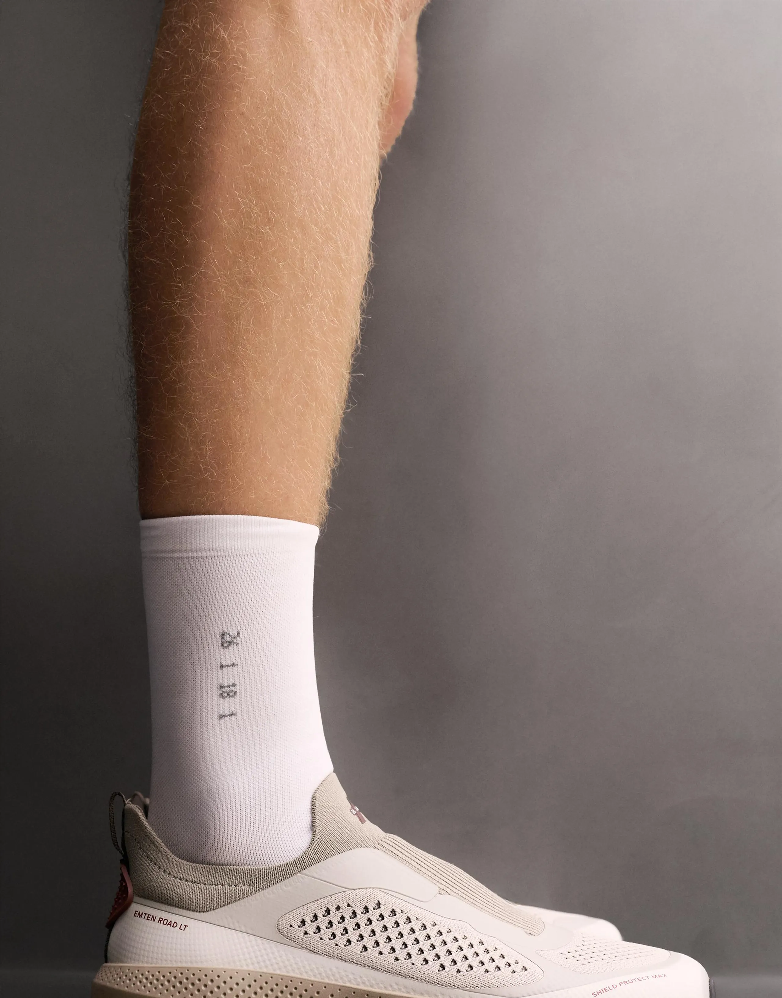 LACELESS TRAIL RUNNING TRAINERS