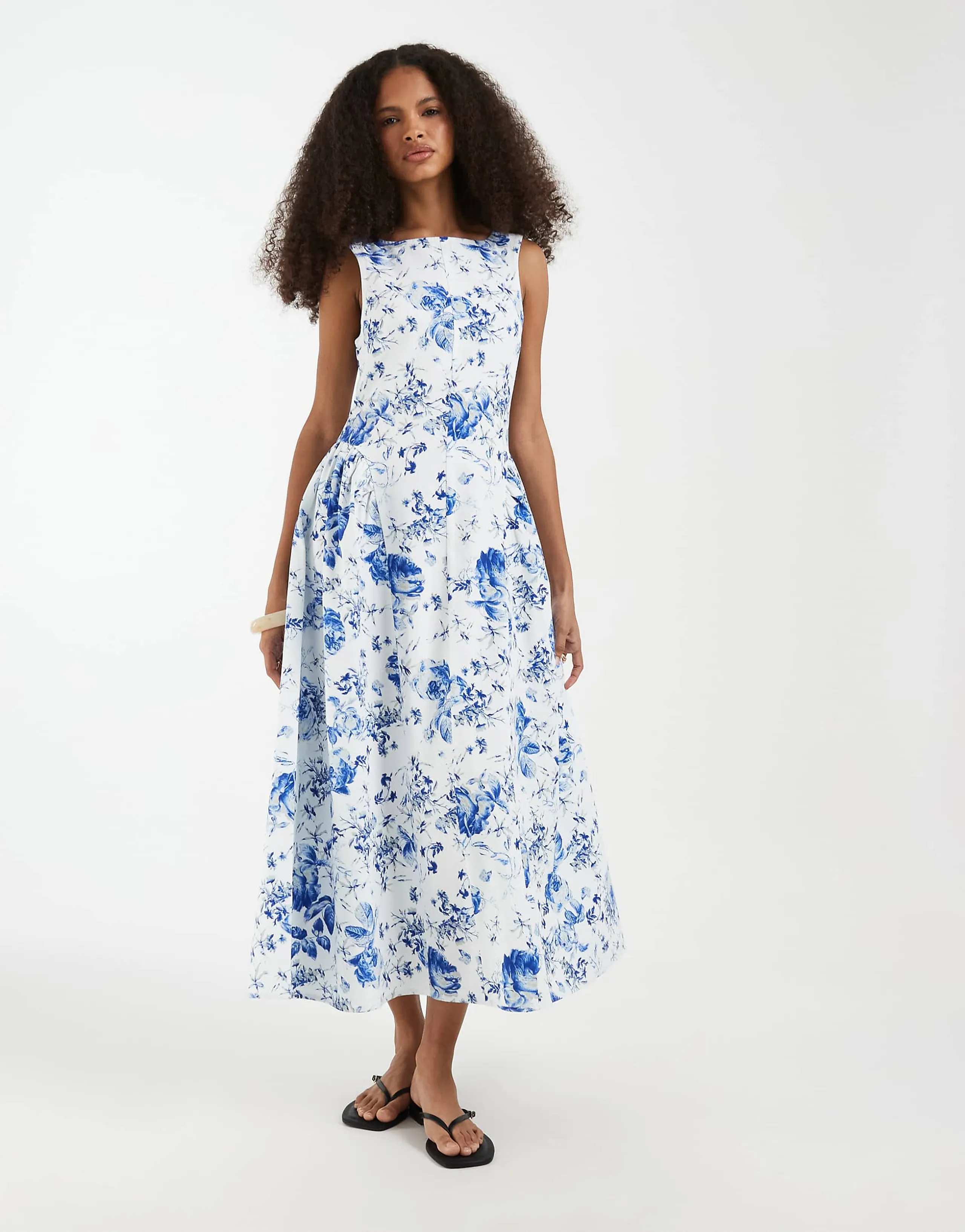 Vero Moda sleeveless pleat skirt maxi dress in white with blue floral print