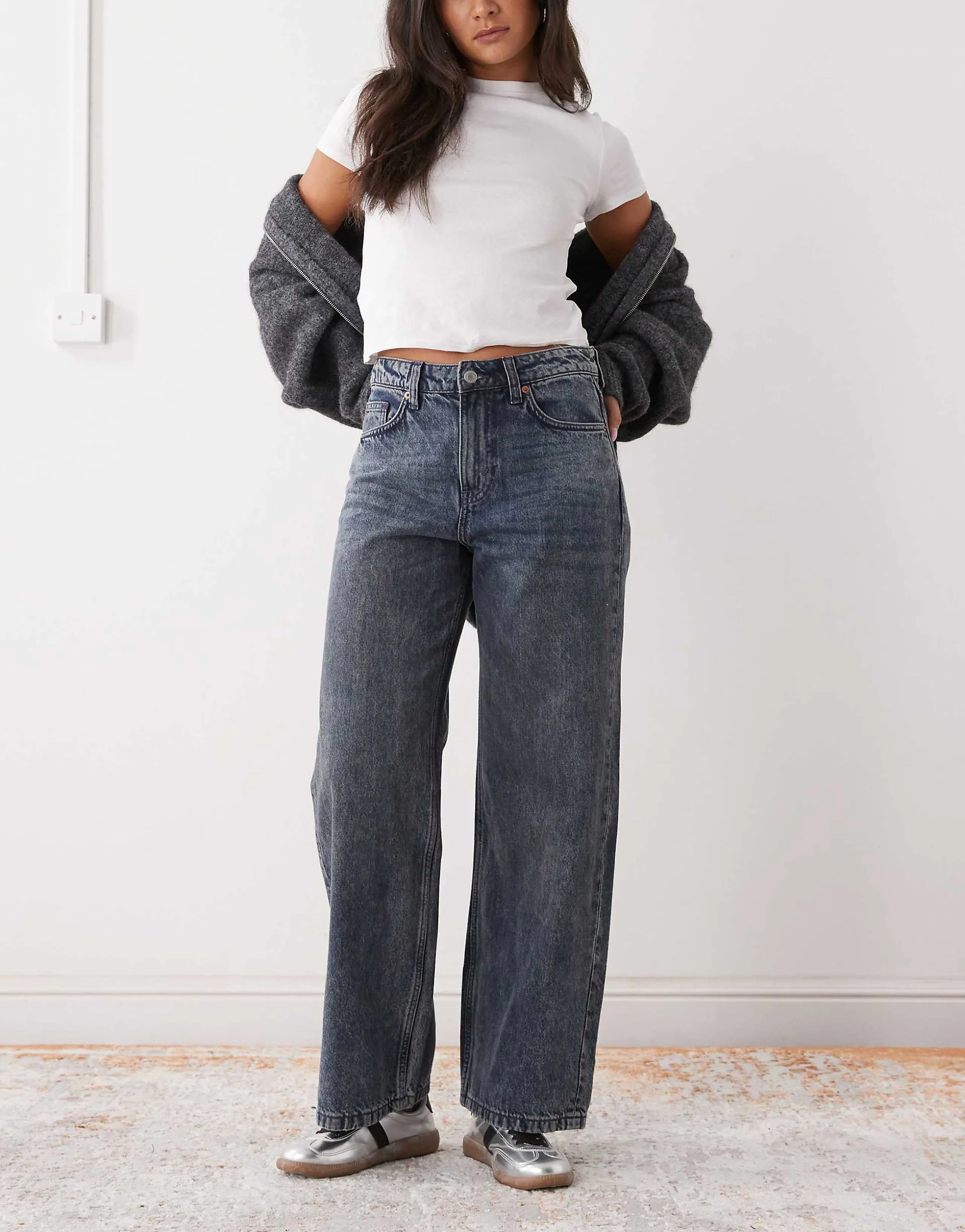 Weekday Missy low waist loose fit jeans in streaky blue wash