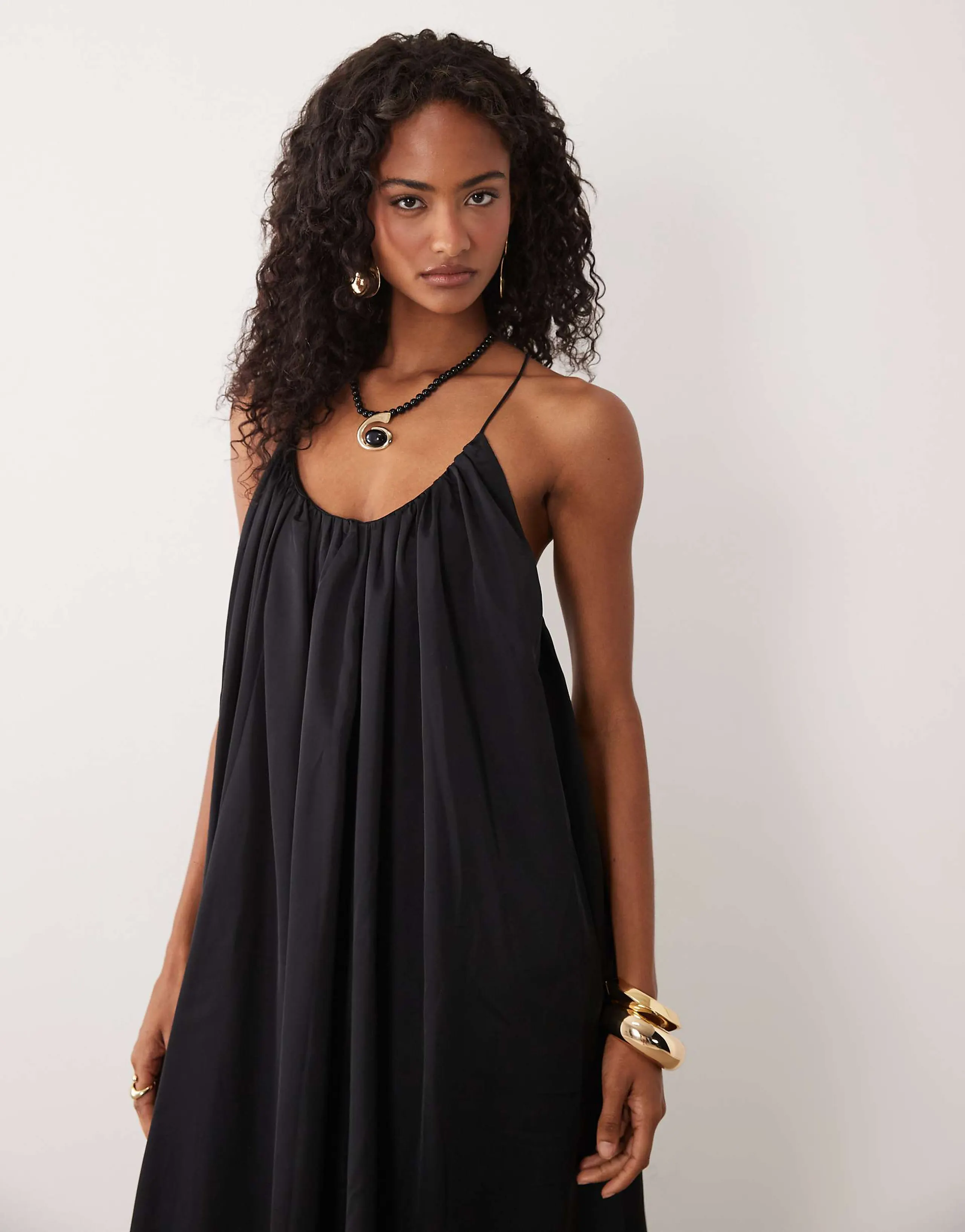  ASOS DESIGN trapeze scoop neck full hem maxi dress with bead back detail in black