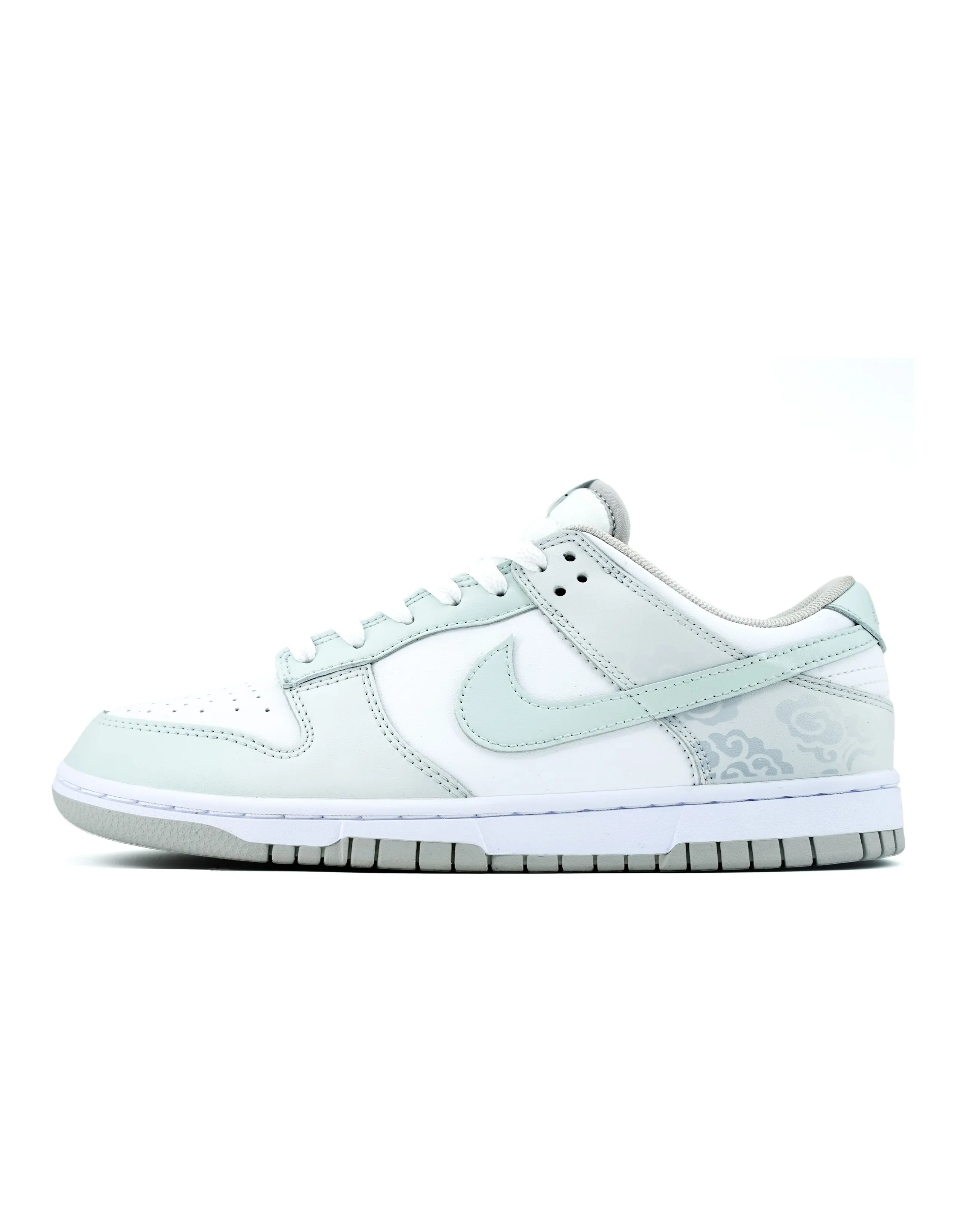 [Custom Sneakers] Nike Dunk Breeze Auspicious Clouds Vibe High Street Trend Graffiti Durable Lightweight Low-Top Sneakers Unisex White Green