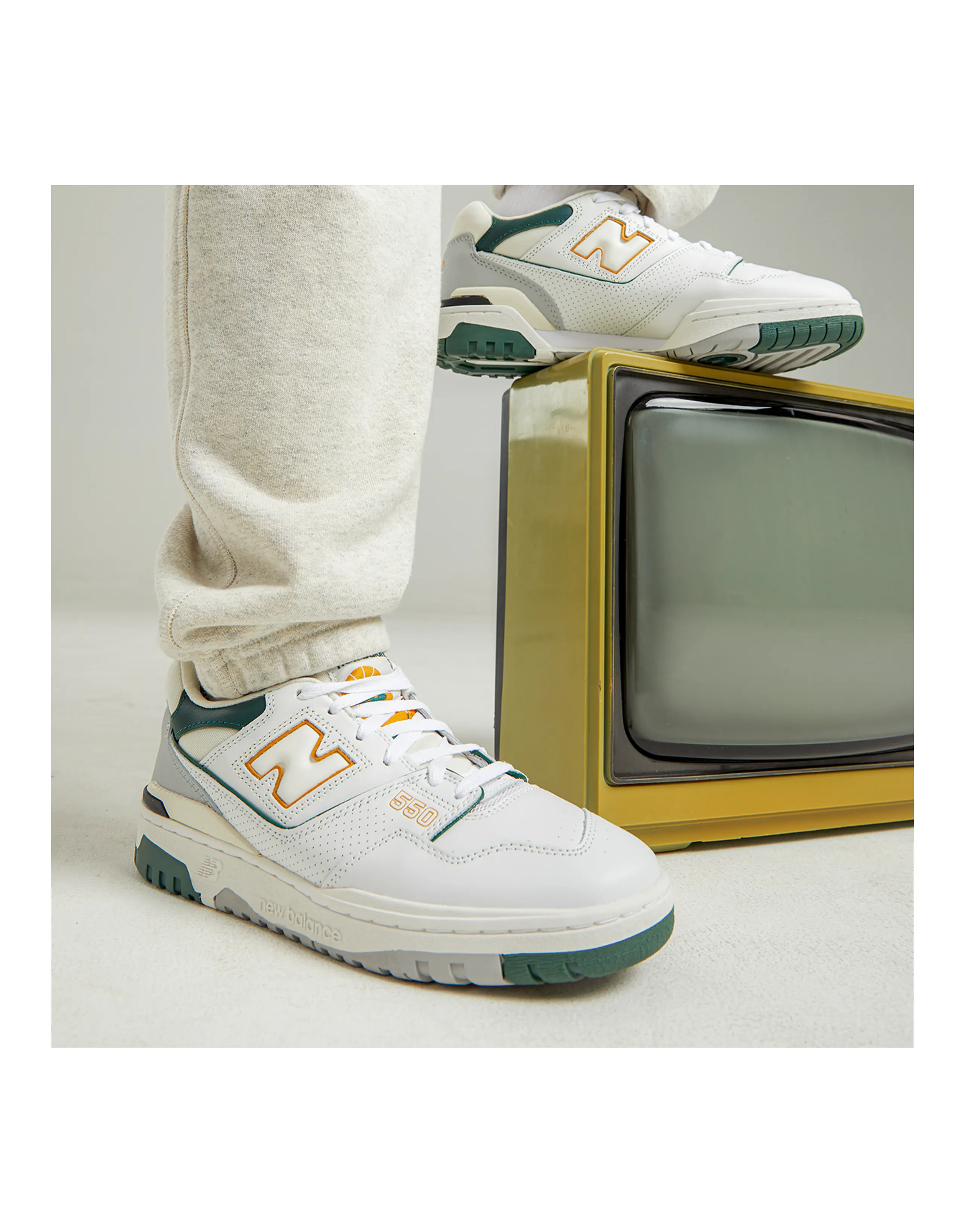 New Balance 550 White Nightwatch Green