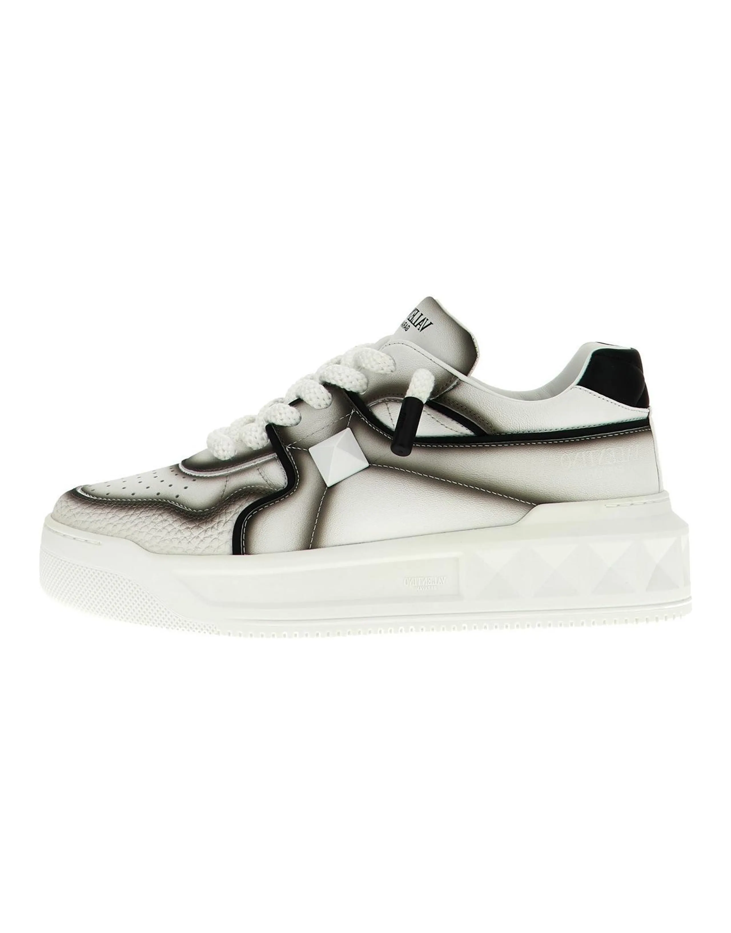 Valentino One Stud Xl Low Top Skateboard Shoes Men's White