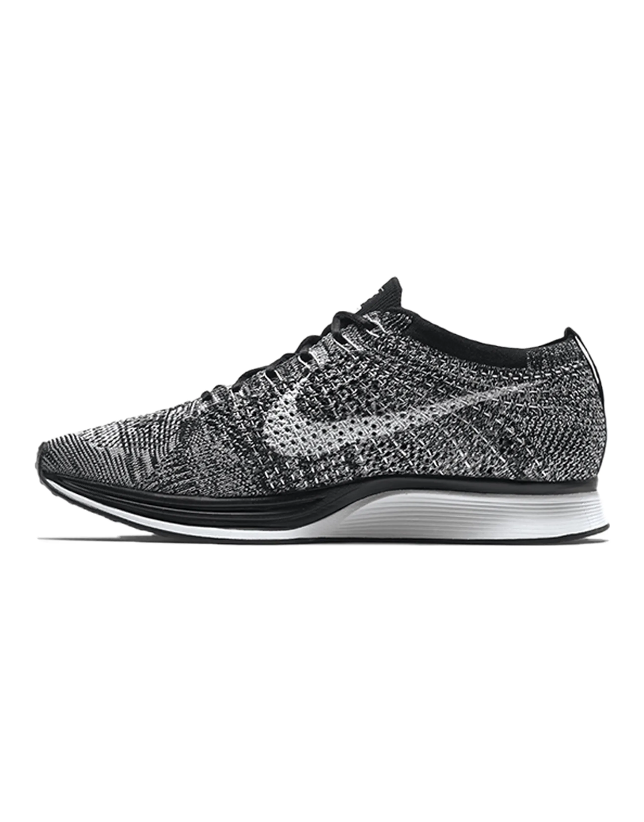 Nike Flyknit Racer Oreo 2