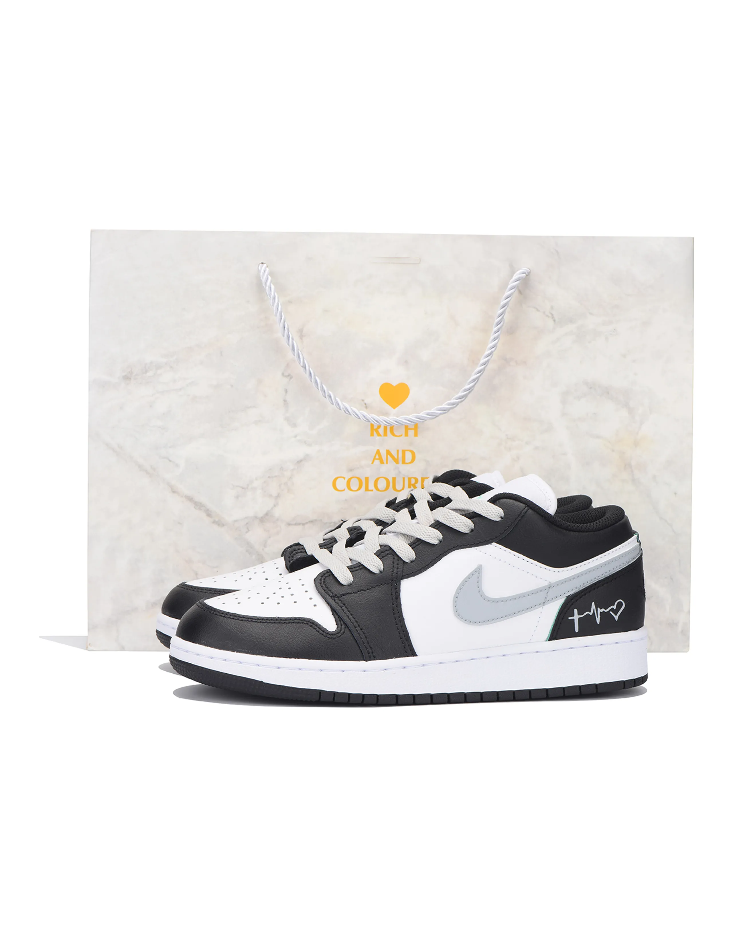 JORDAN Air JORDAN 1 Vintage Basketball Shoes Women's Low Top White/Gray