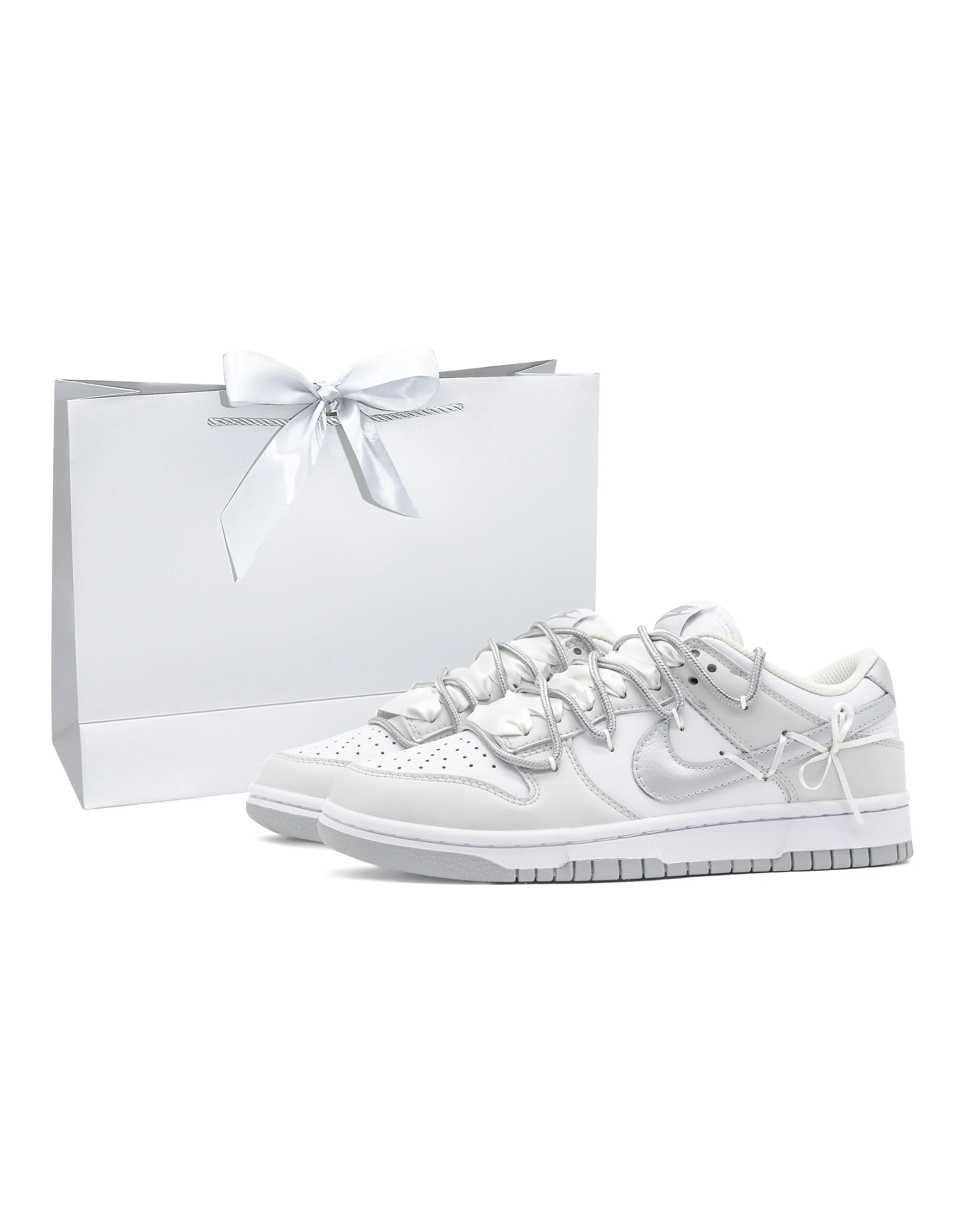 Nike Dunk Slip-Resistant Cushioning Abrasion-Resistant Low-Top Skateboard Shoes Women's White Silver