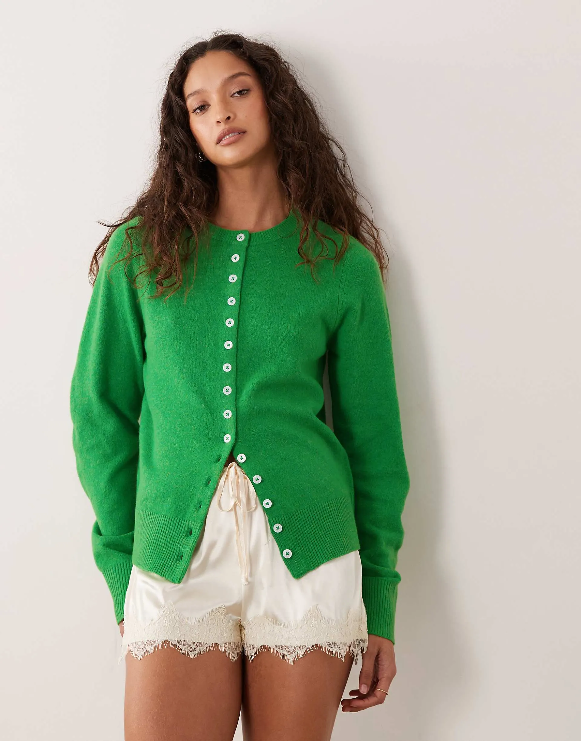 GREEN
