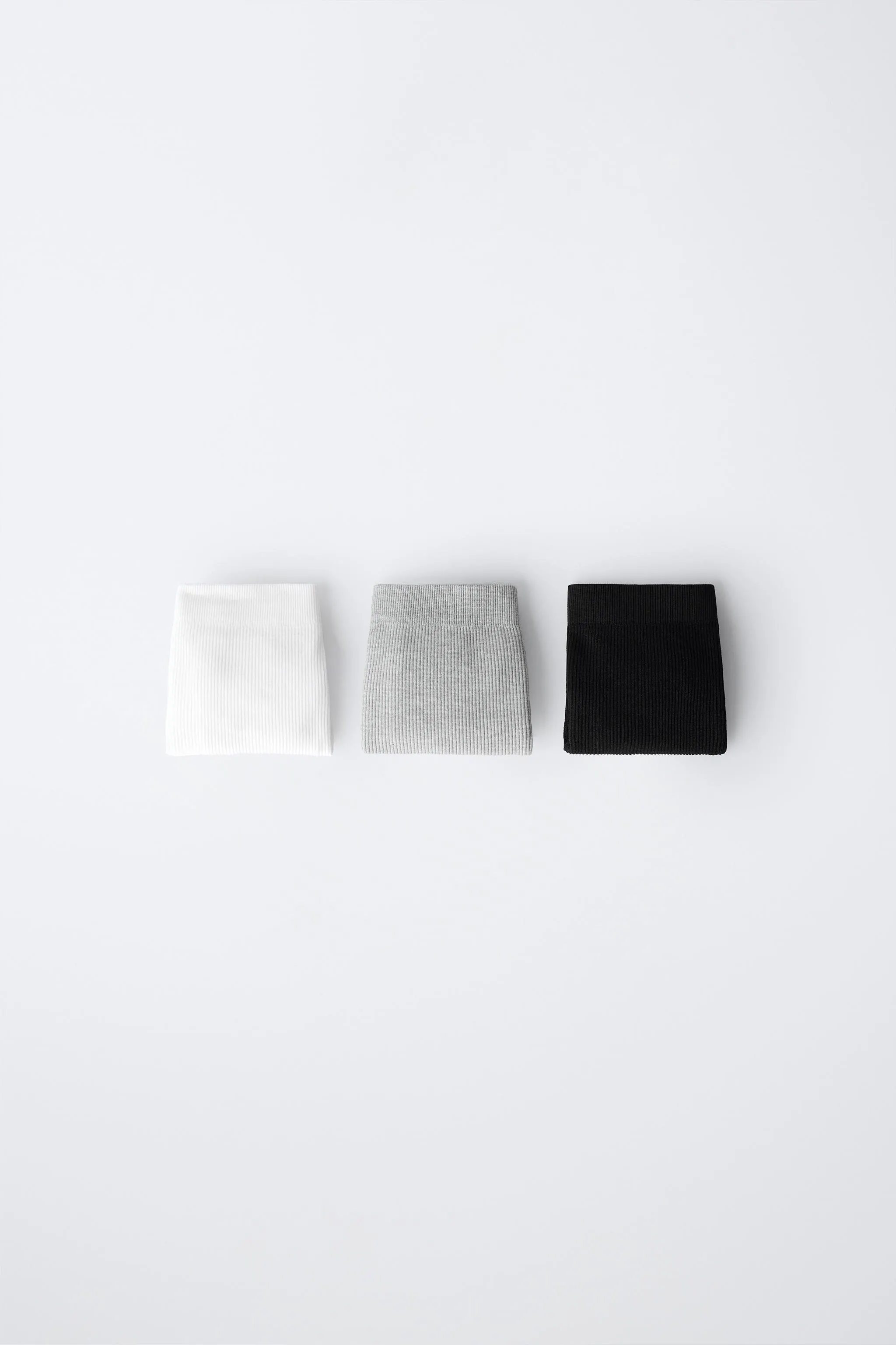 Black / White