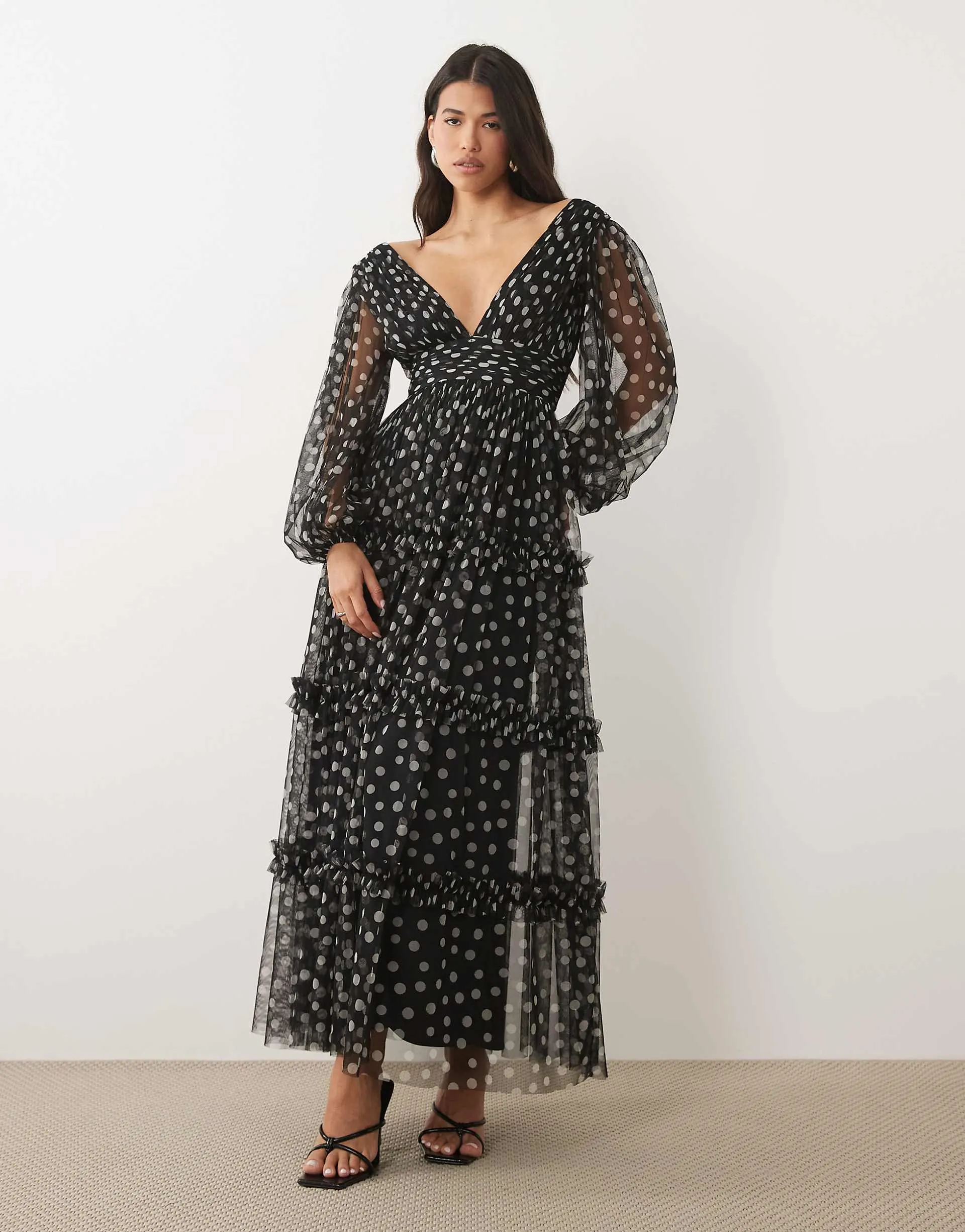 Black & white polka
