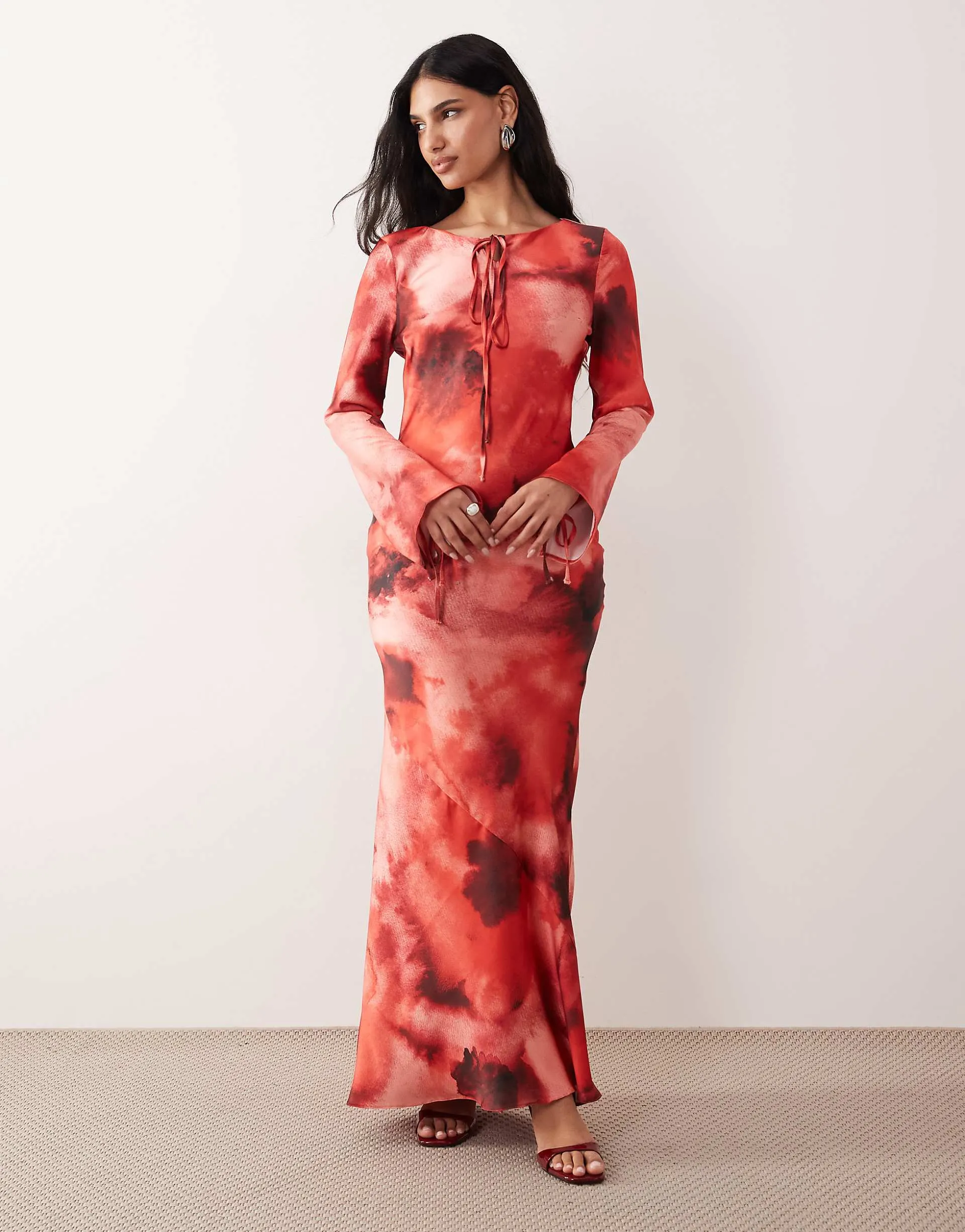 BLURRED RED PRINT